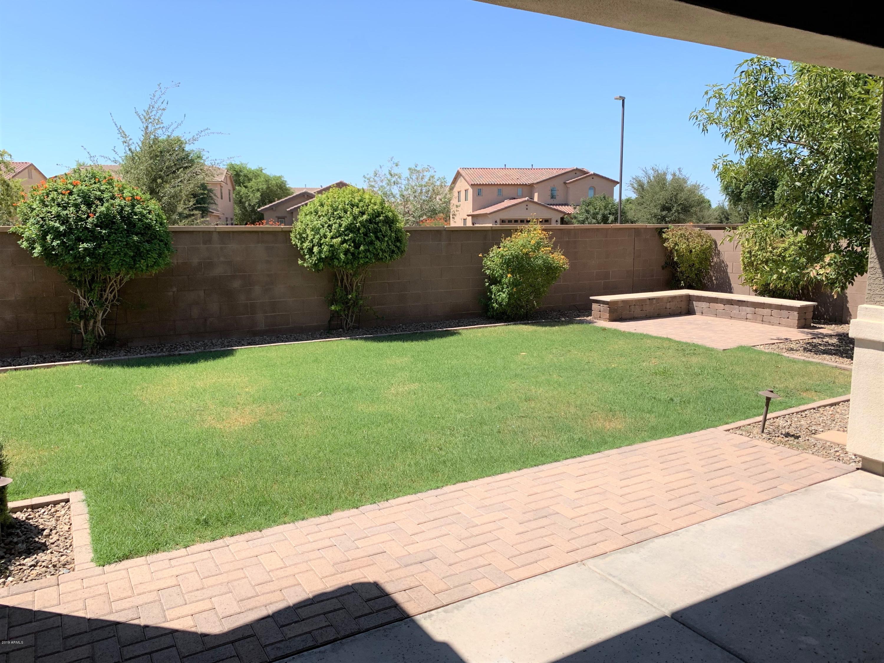 2557 E ORLEANS Drive