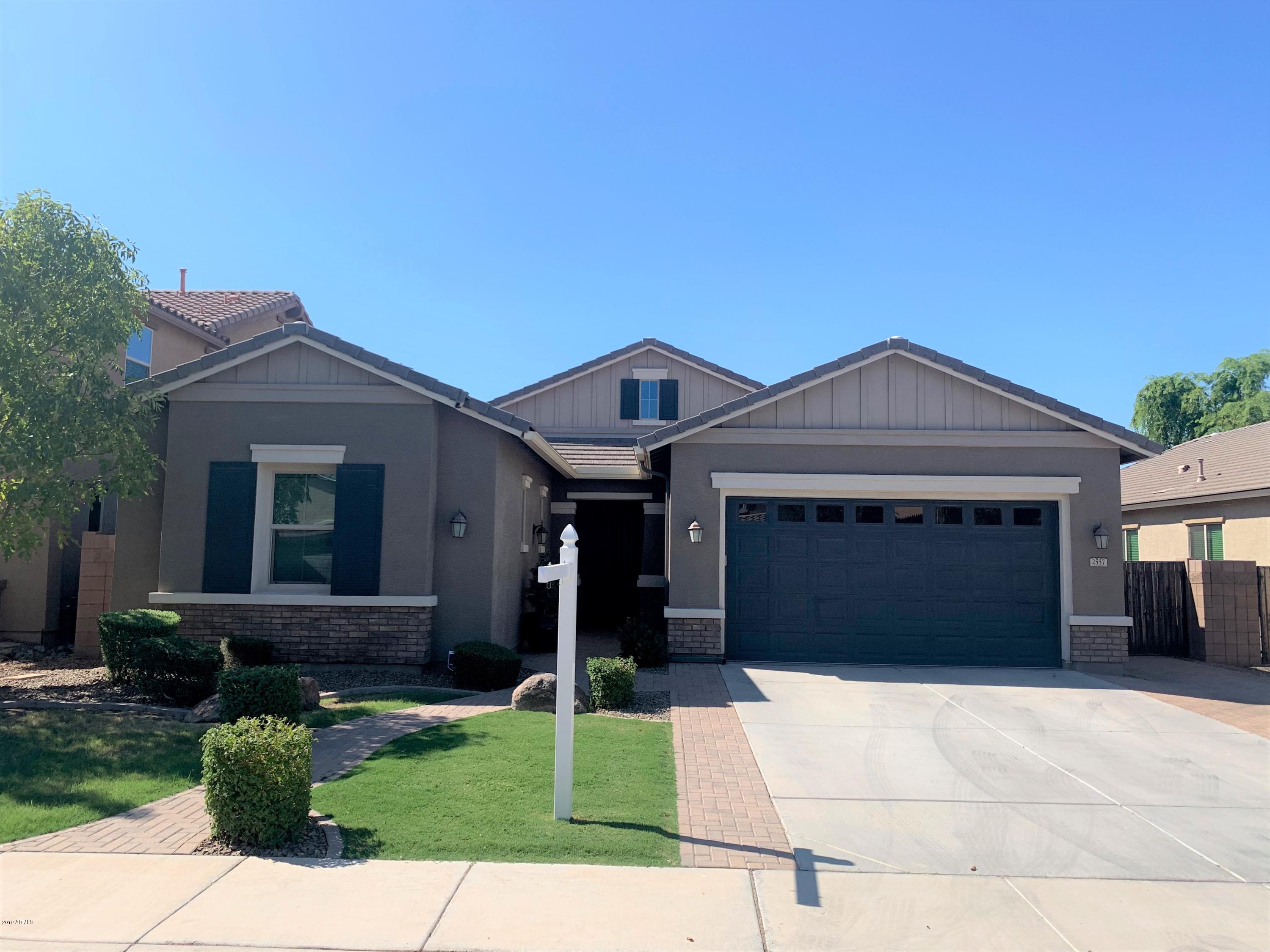 2557 E ORLEANS Drive