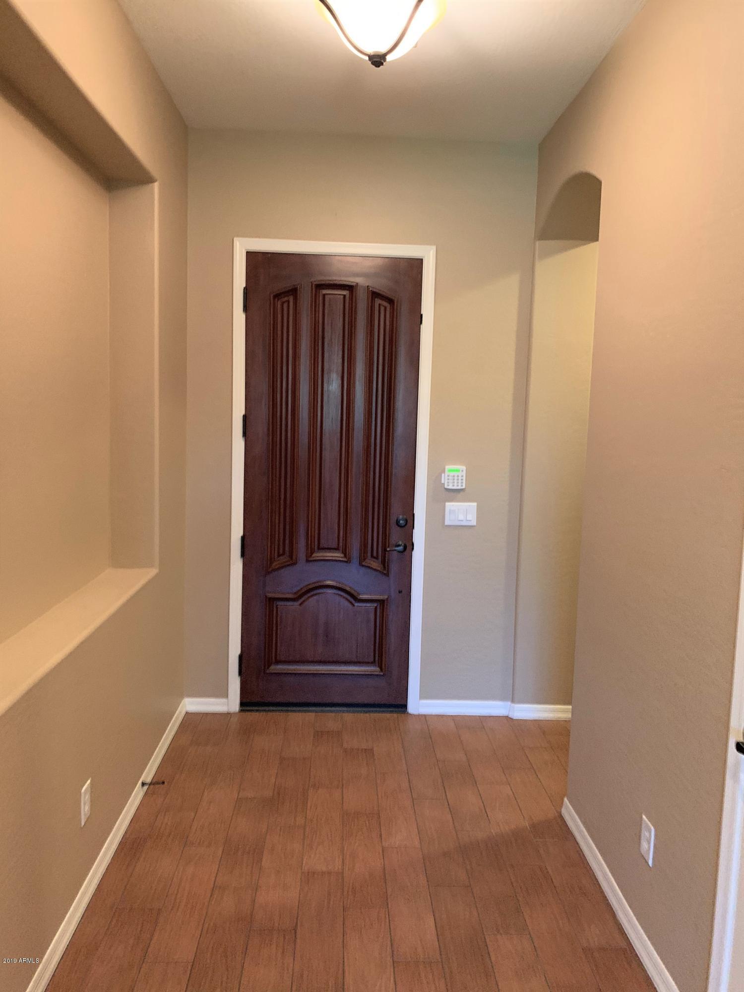 2557 E ORLEANS Drive