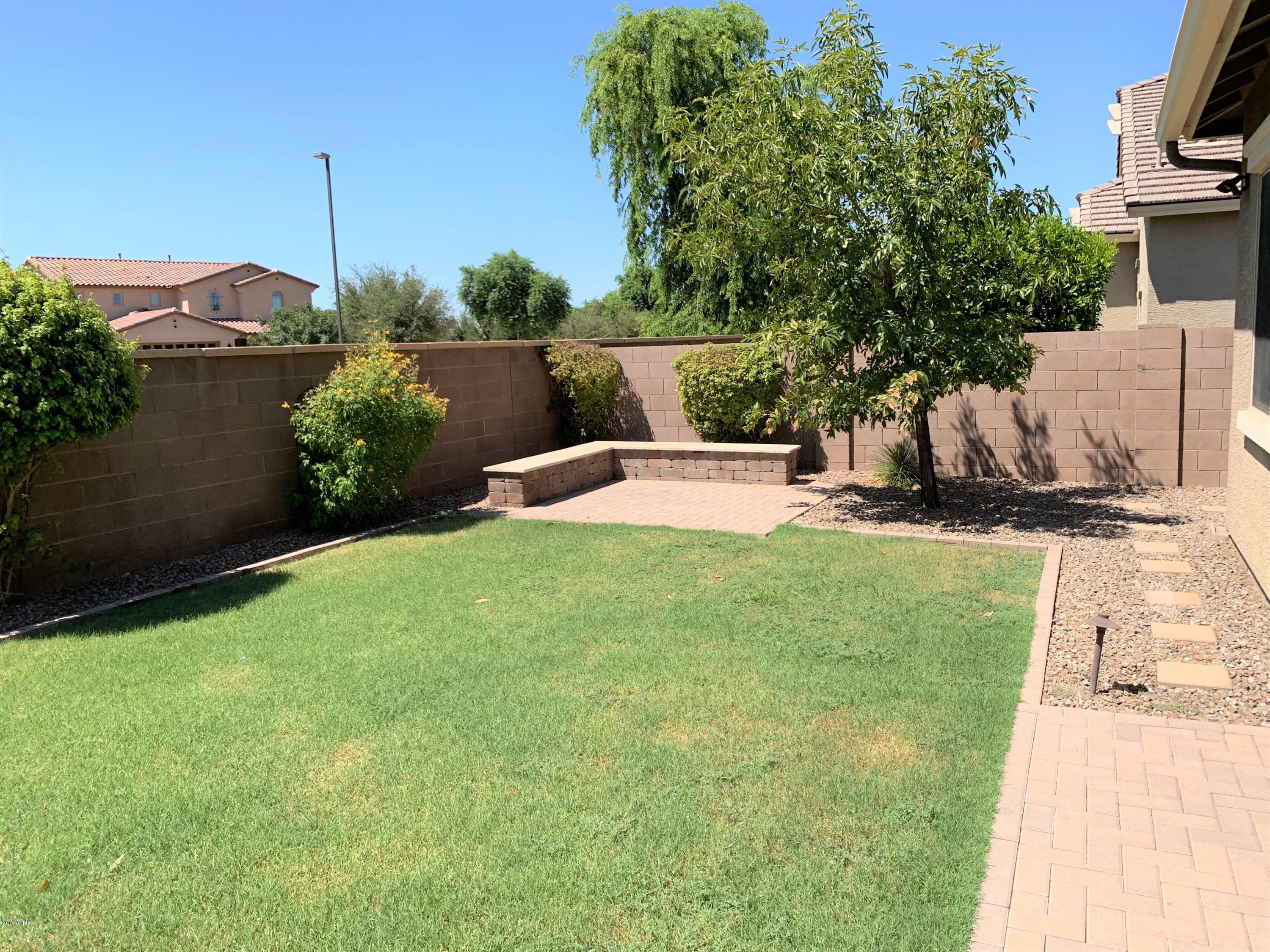 2557 E ORLEANS Drive