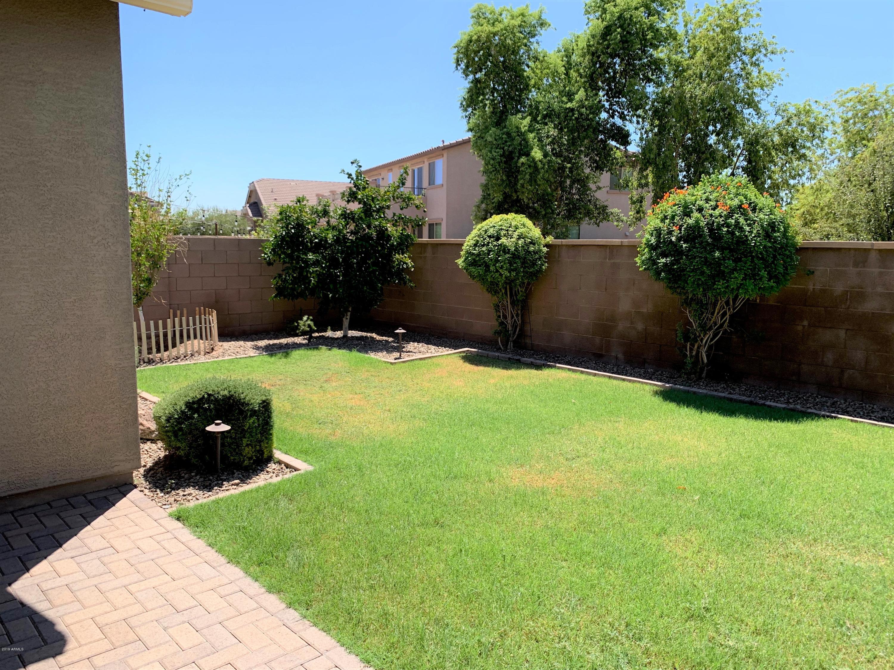 2557 E ORLEANS Drive