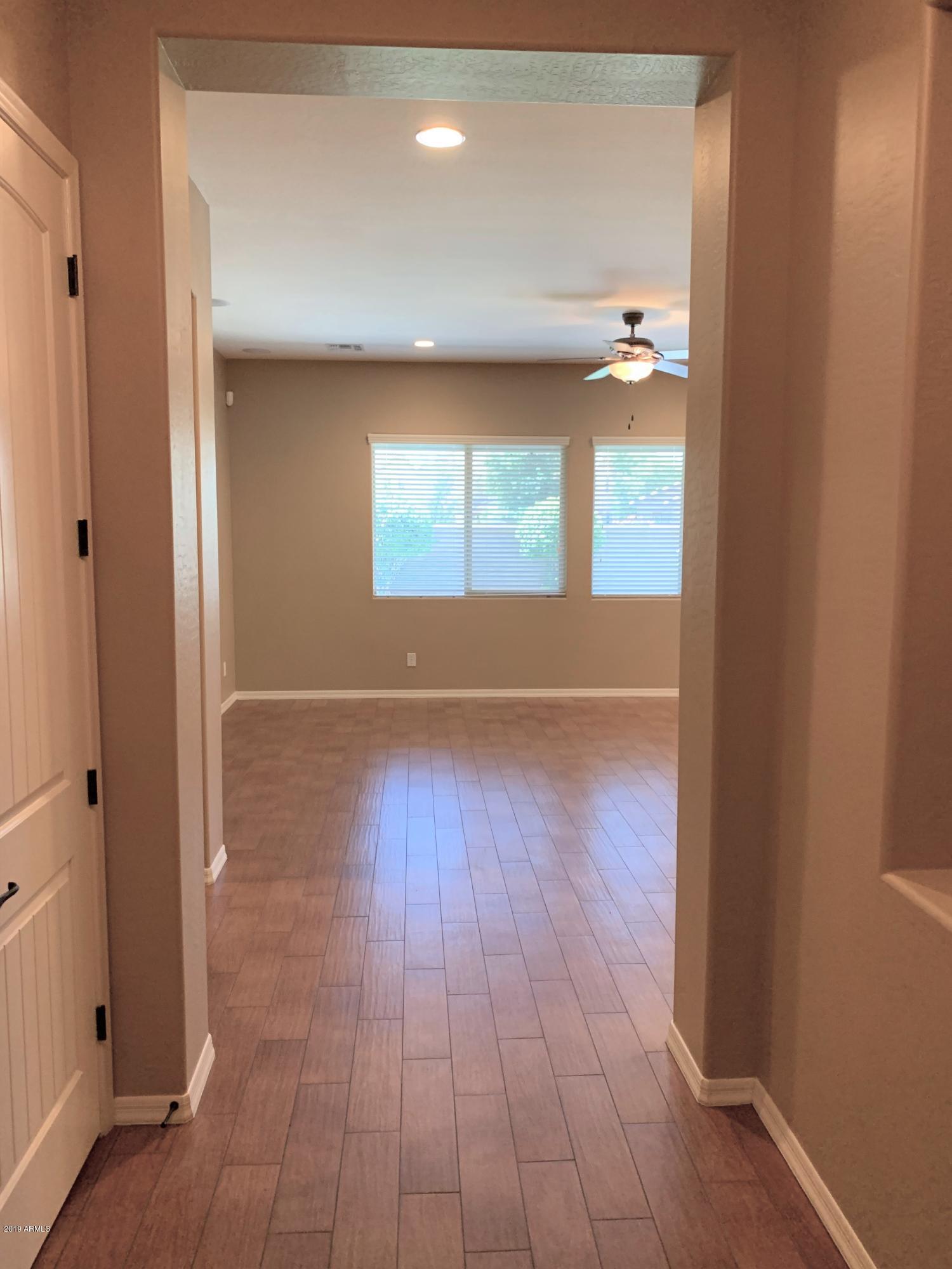 2557 E ORLEANS Drive