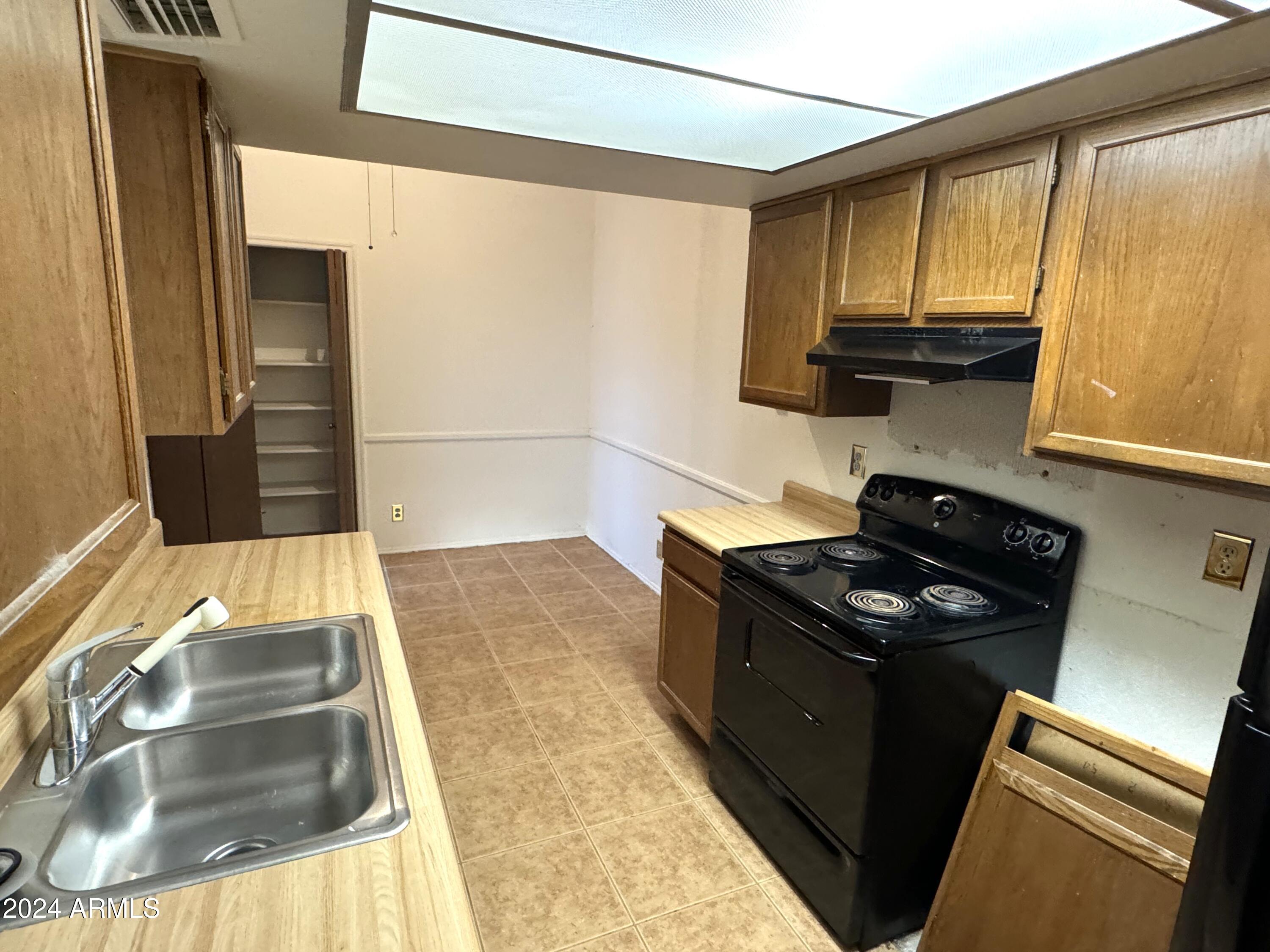 1976 N LEMON TREE Lane, 61