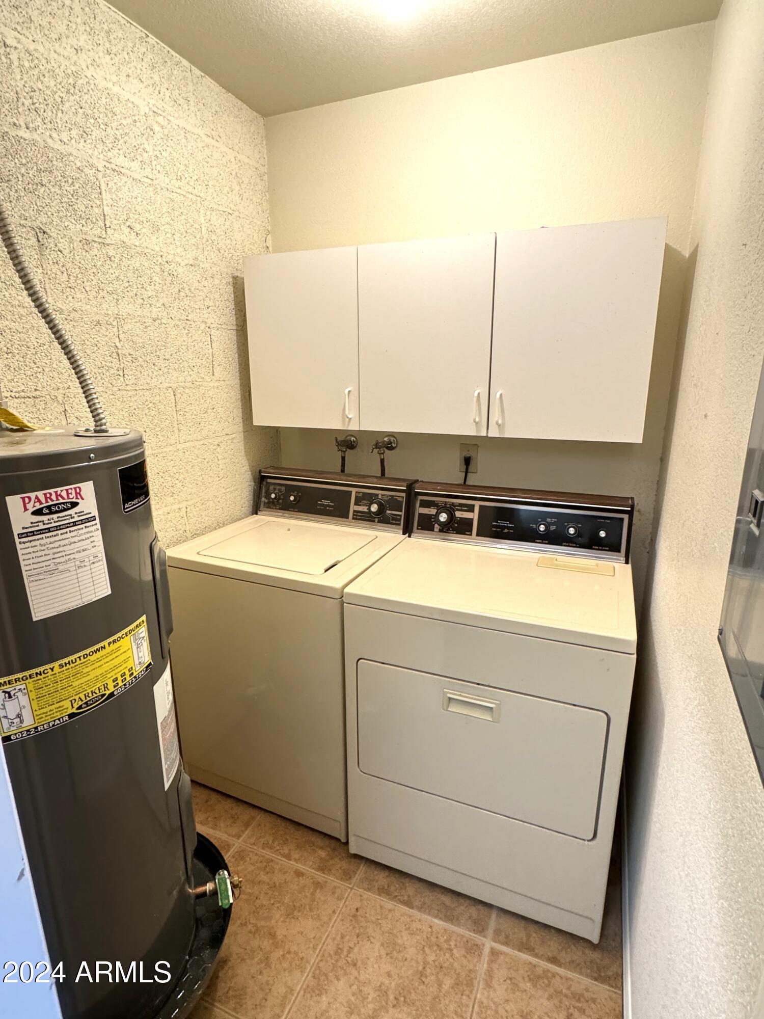 1976 N LEMON TREE Lane, 61