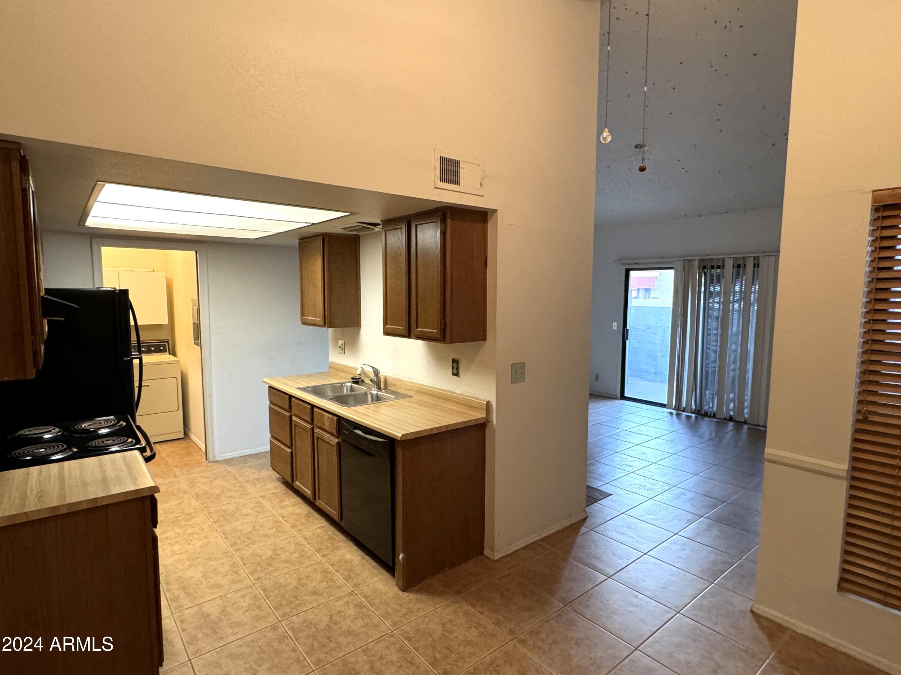 1976 N LEMON TREE Lane, 61