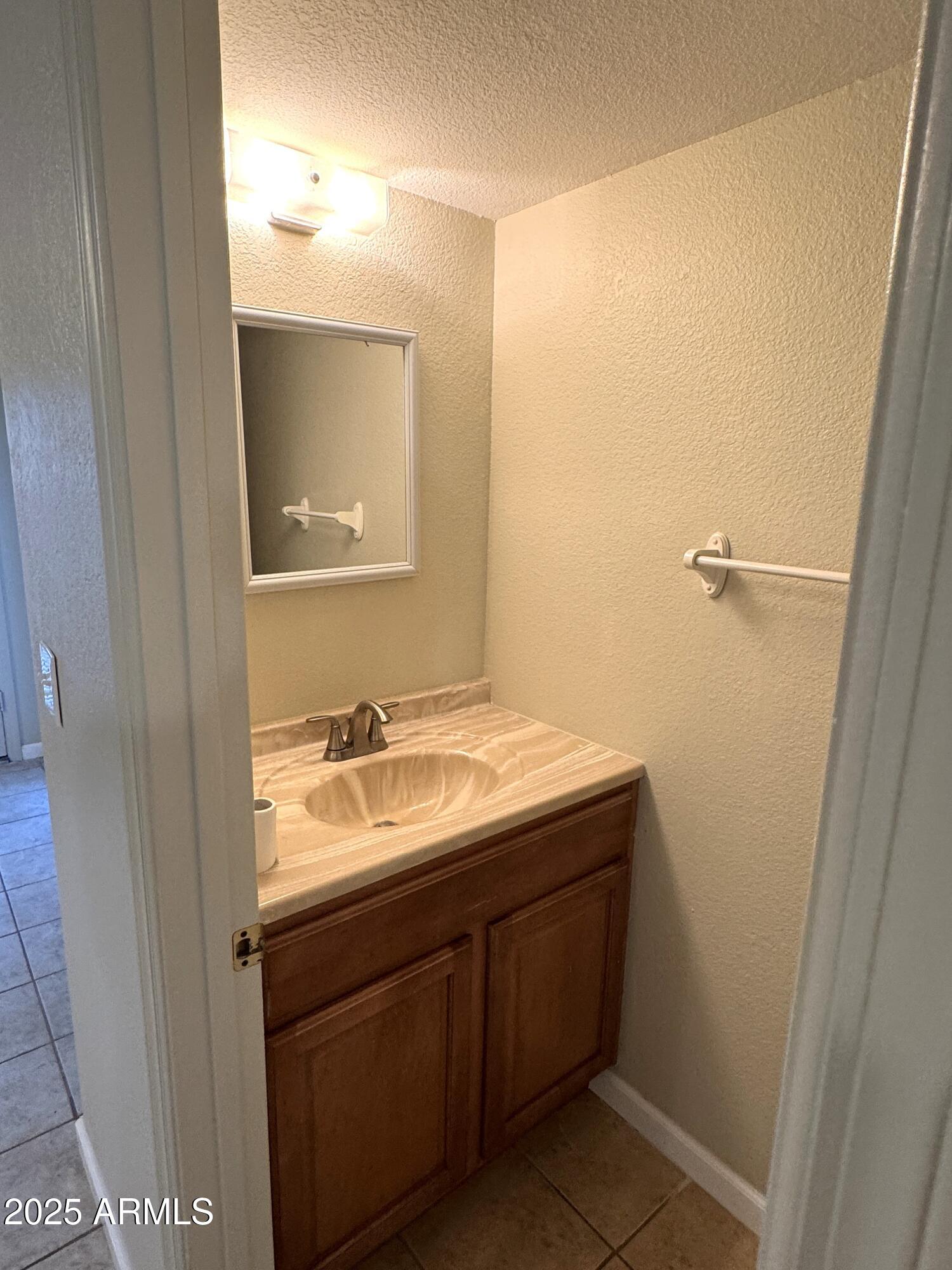 8111 W WACKER Road, 129