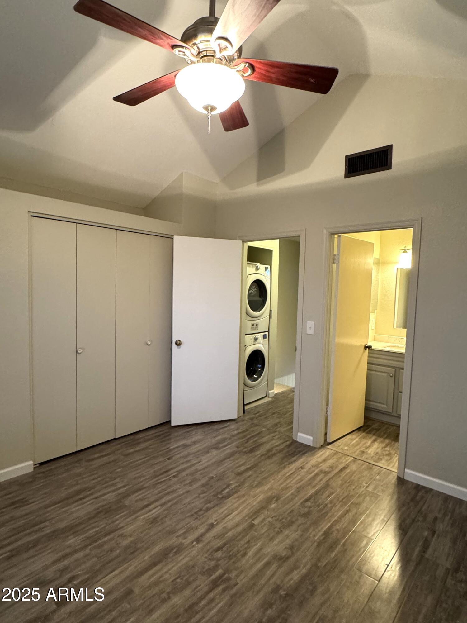 8111 W WACKER Road, 129