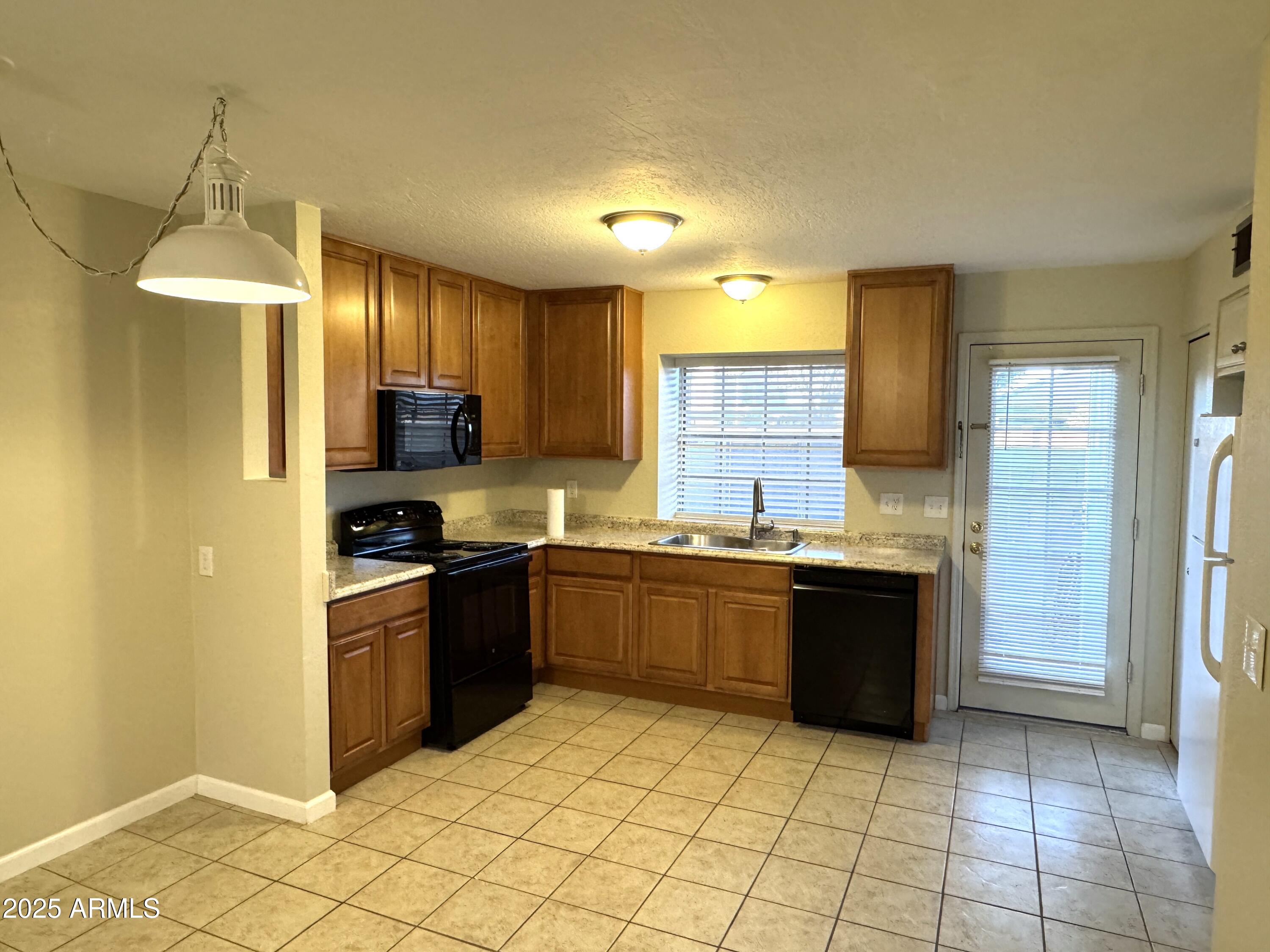 8111 W WACKER Road, 129