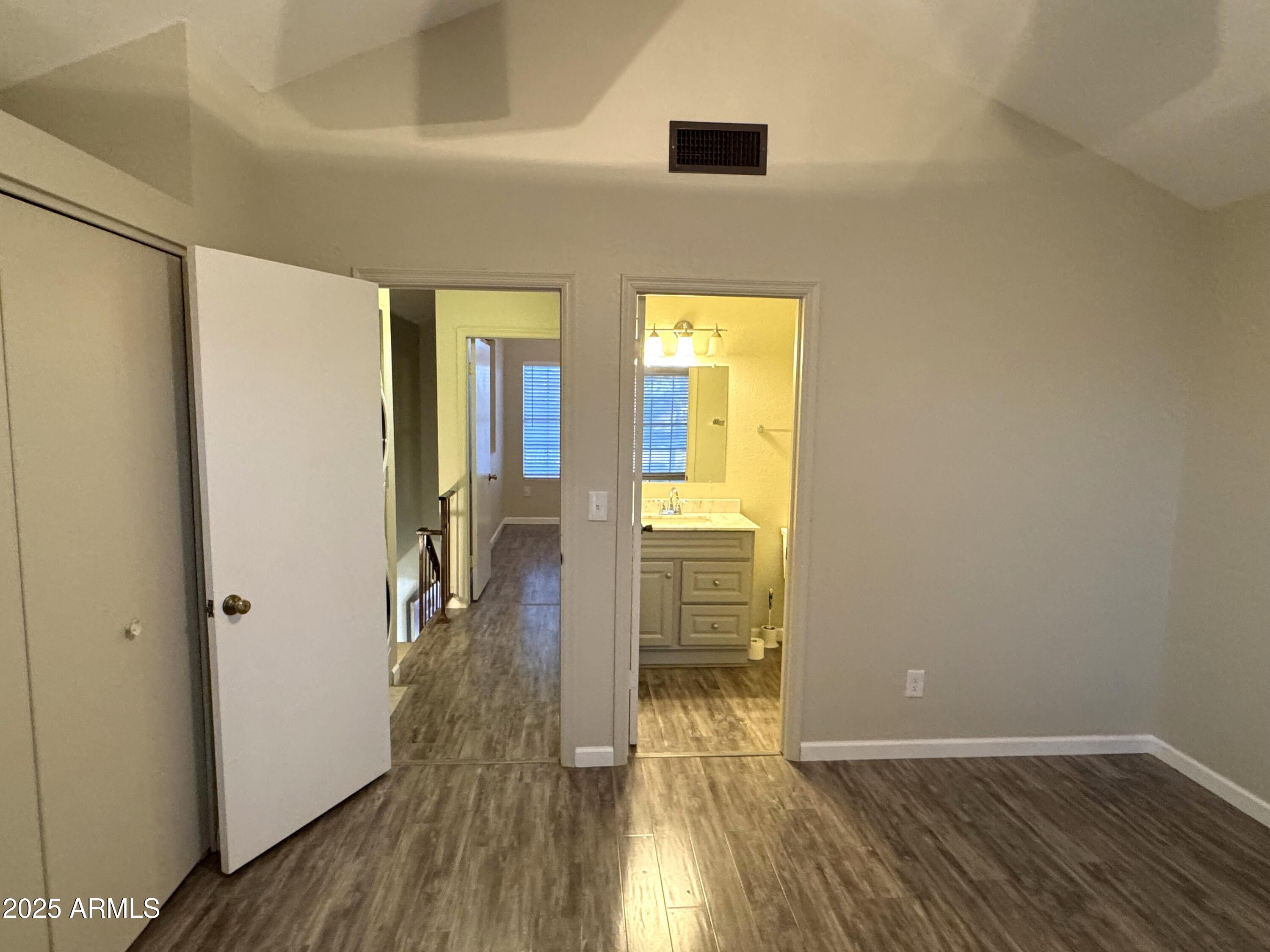 8111 W WACKER Road, 129