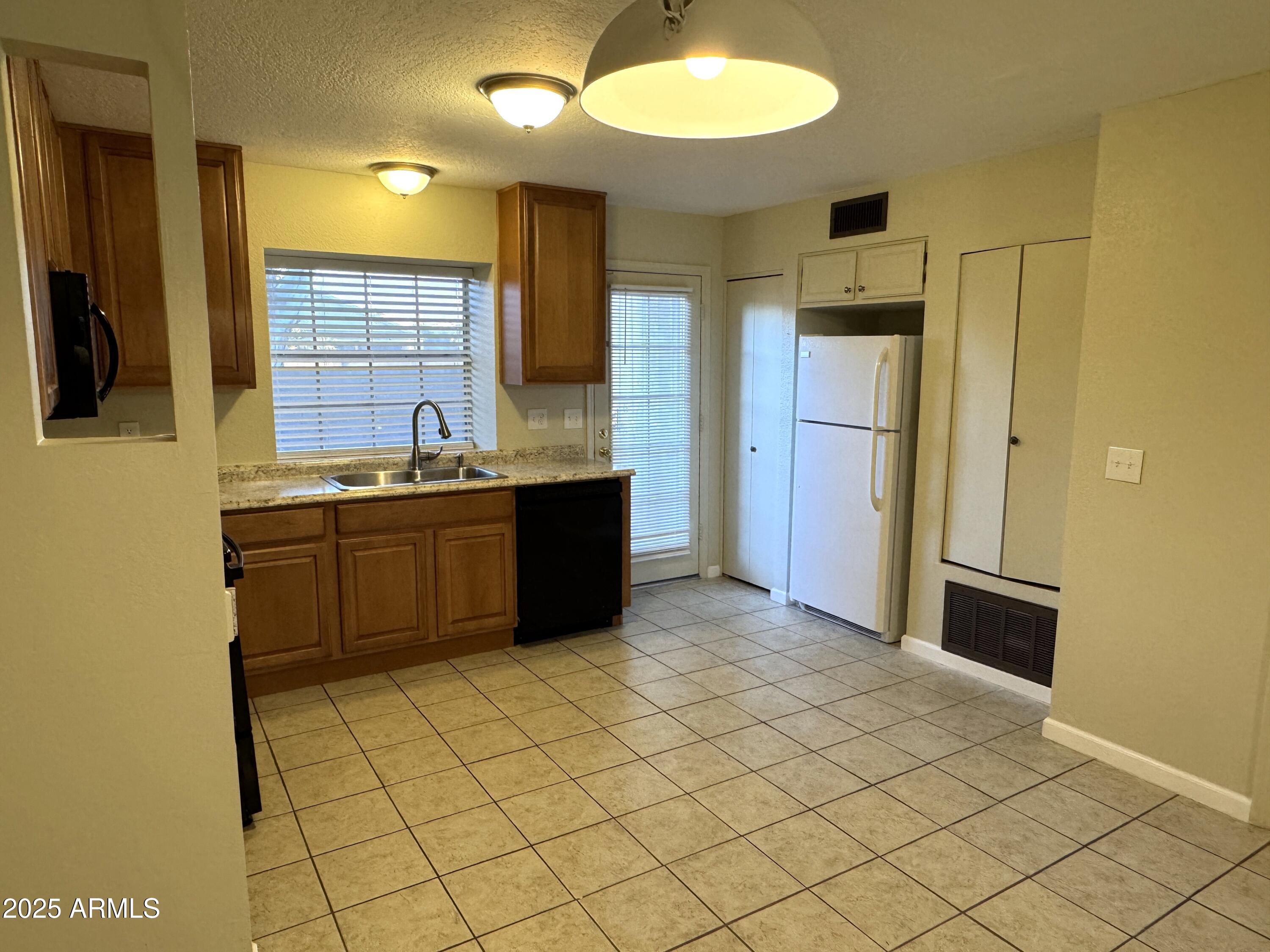 8111 W WACKER Road, 129