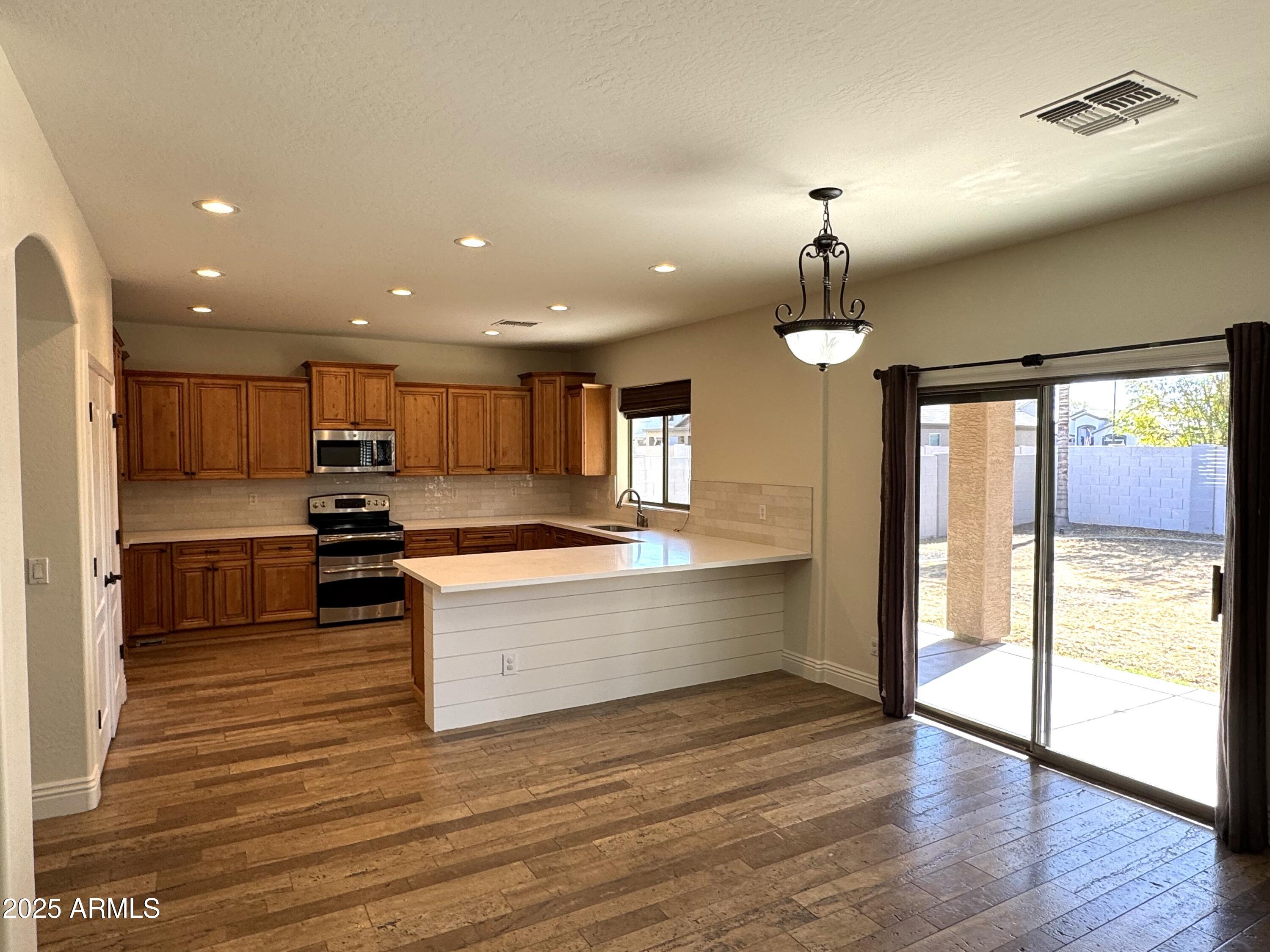 1637 W GREEN TREE Drive