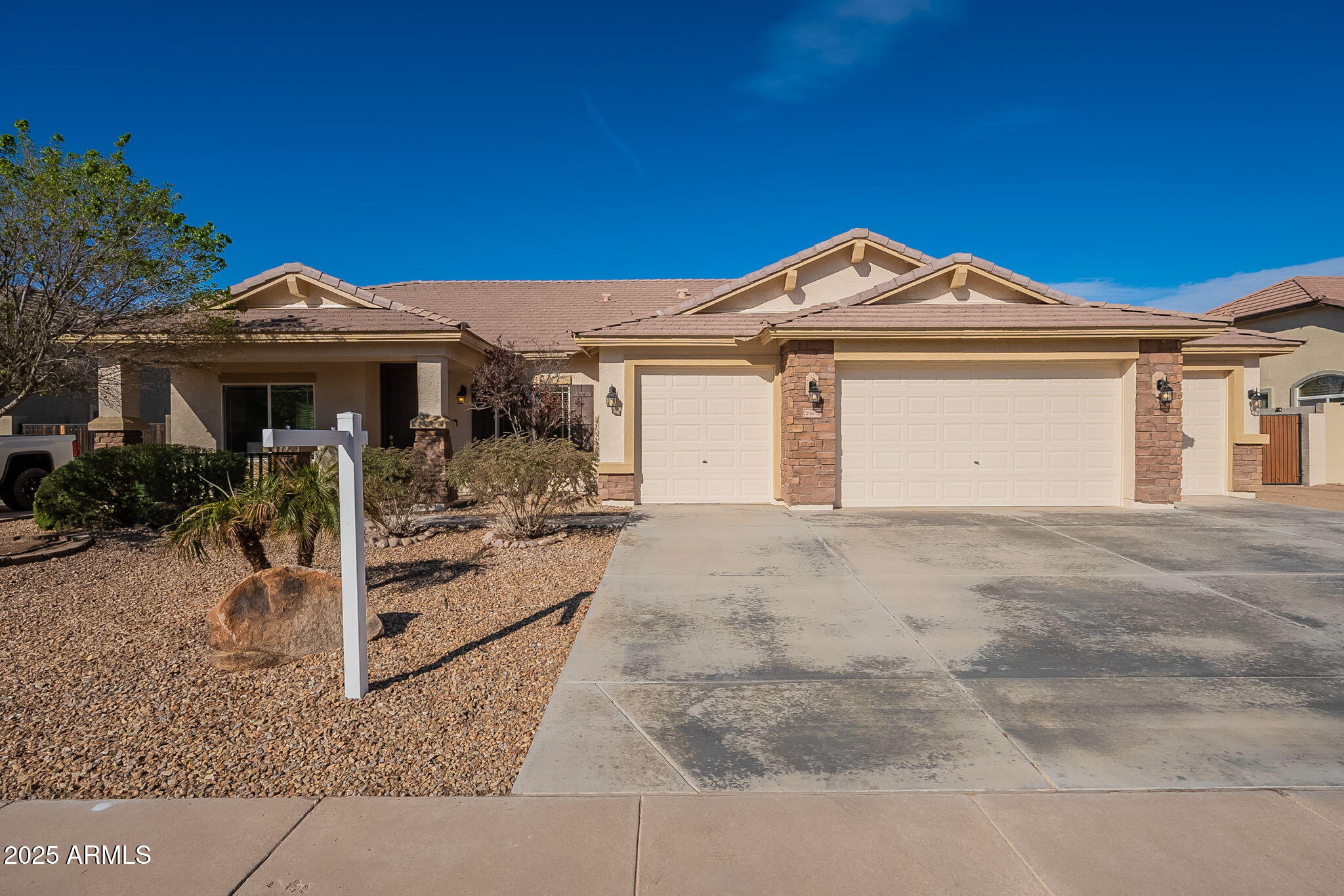39642 N OXFORD Way