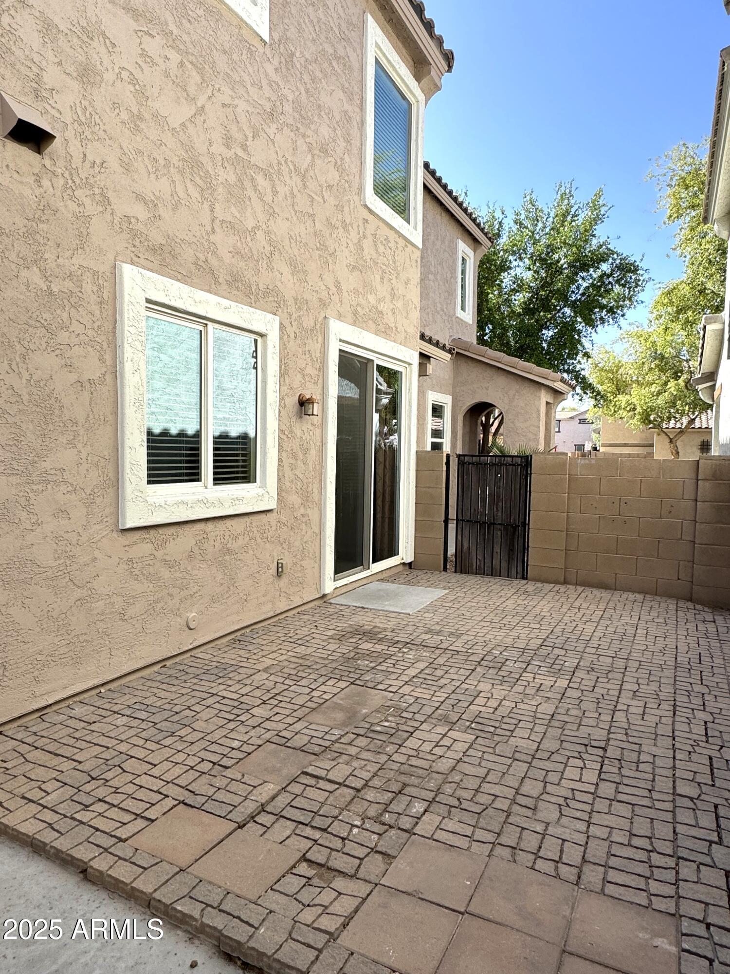 4106 E OAKLAND Street