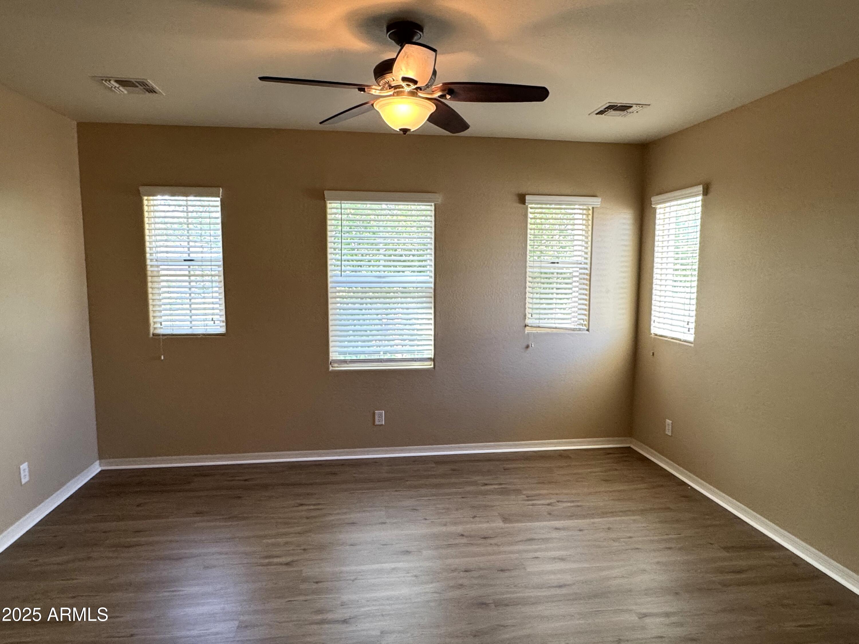 4106 E OAKLAND Street