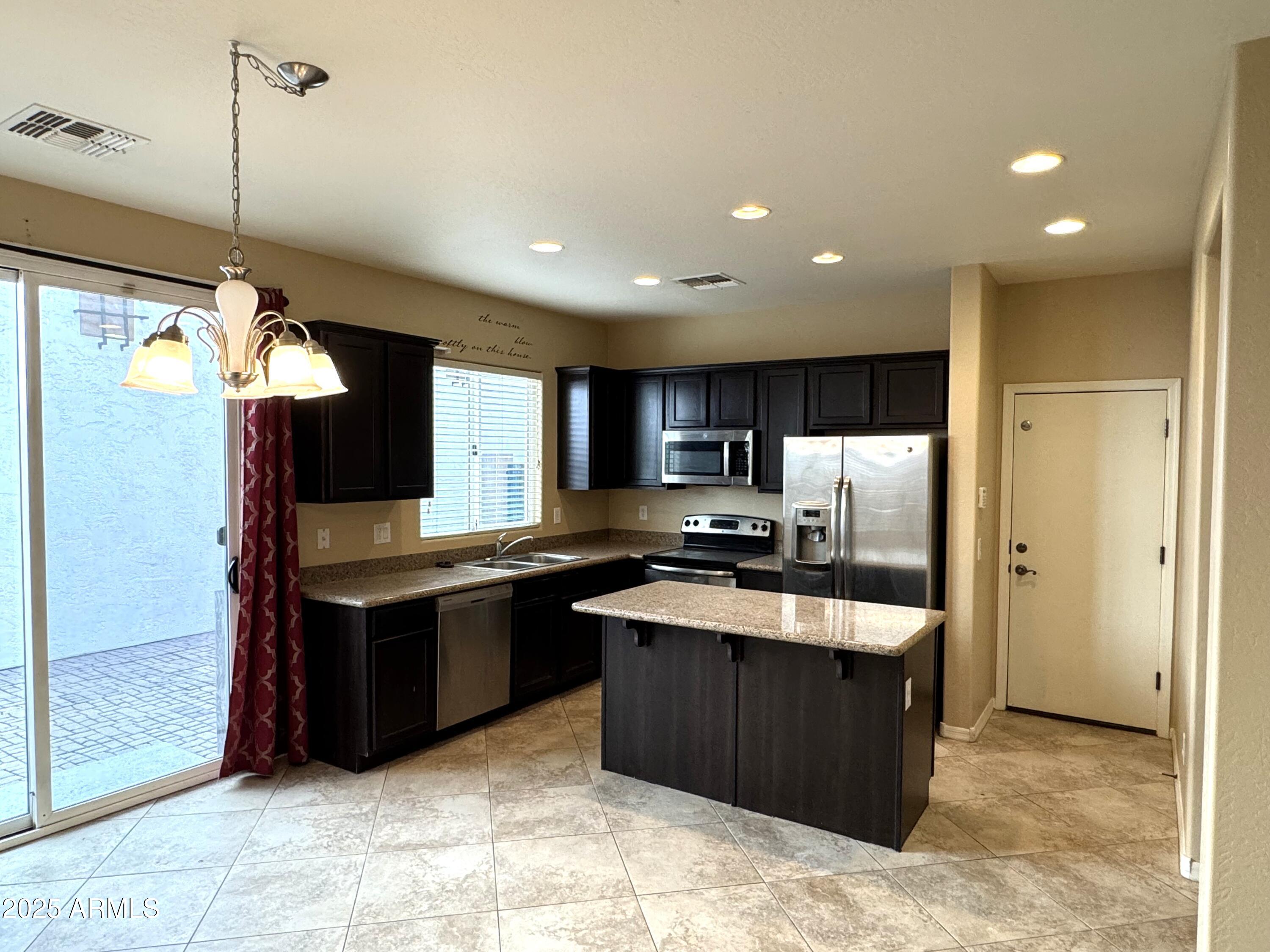 4106 E OAKLAND Street