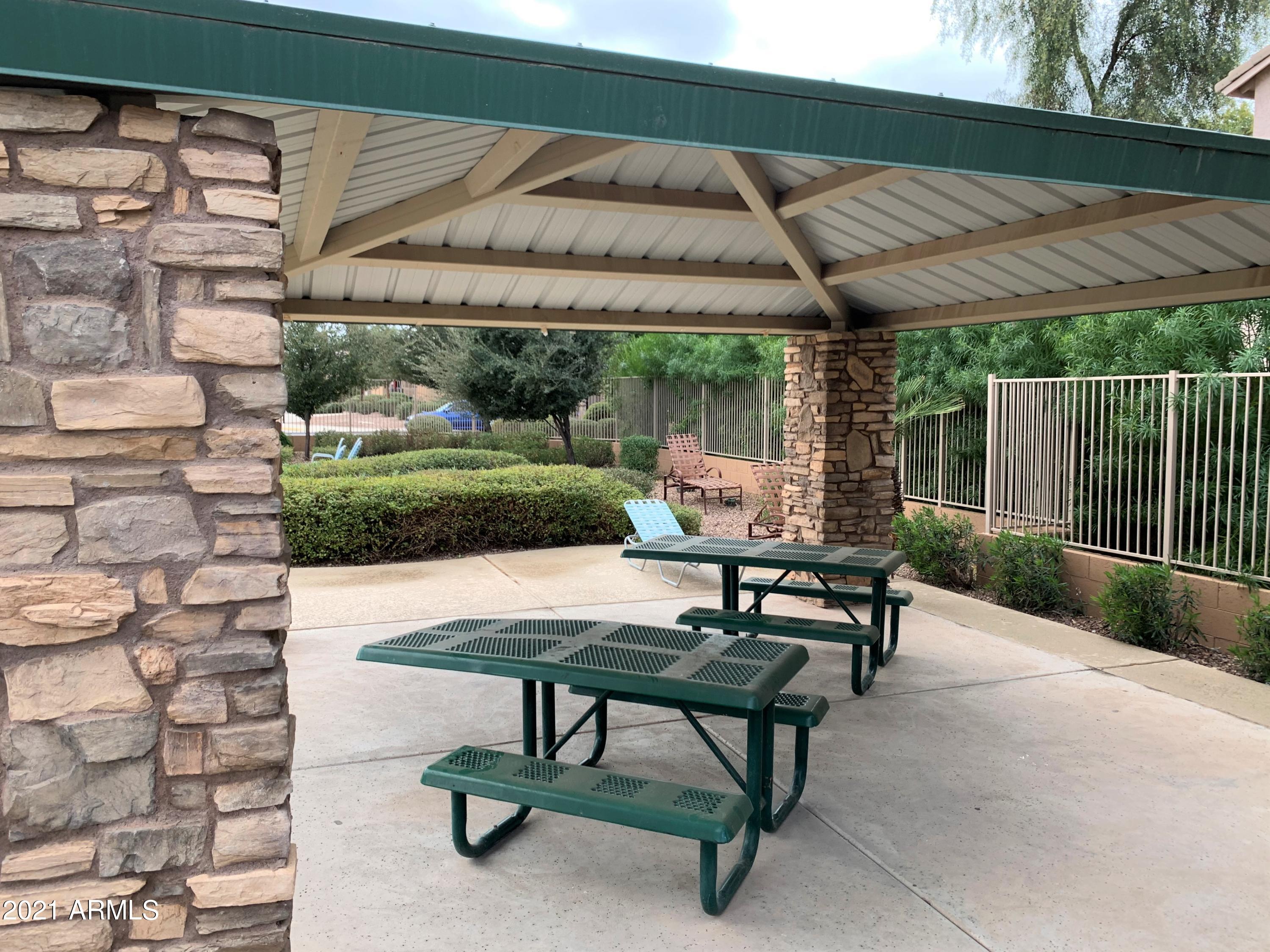 4106 E OAKLAND Street