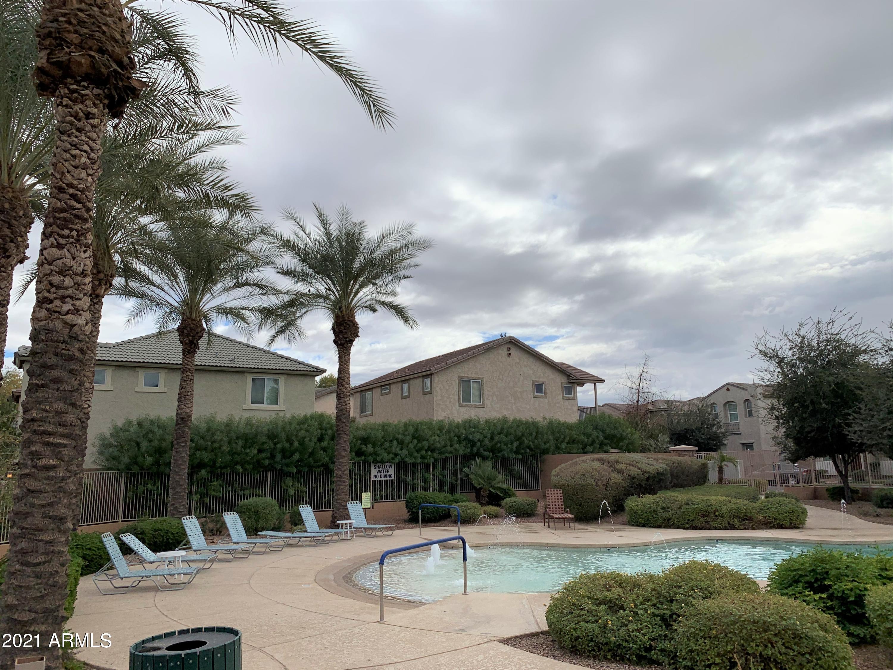 4106 E OAKLAND Street