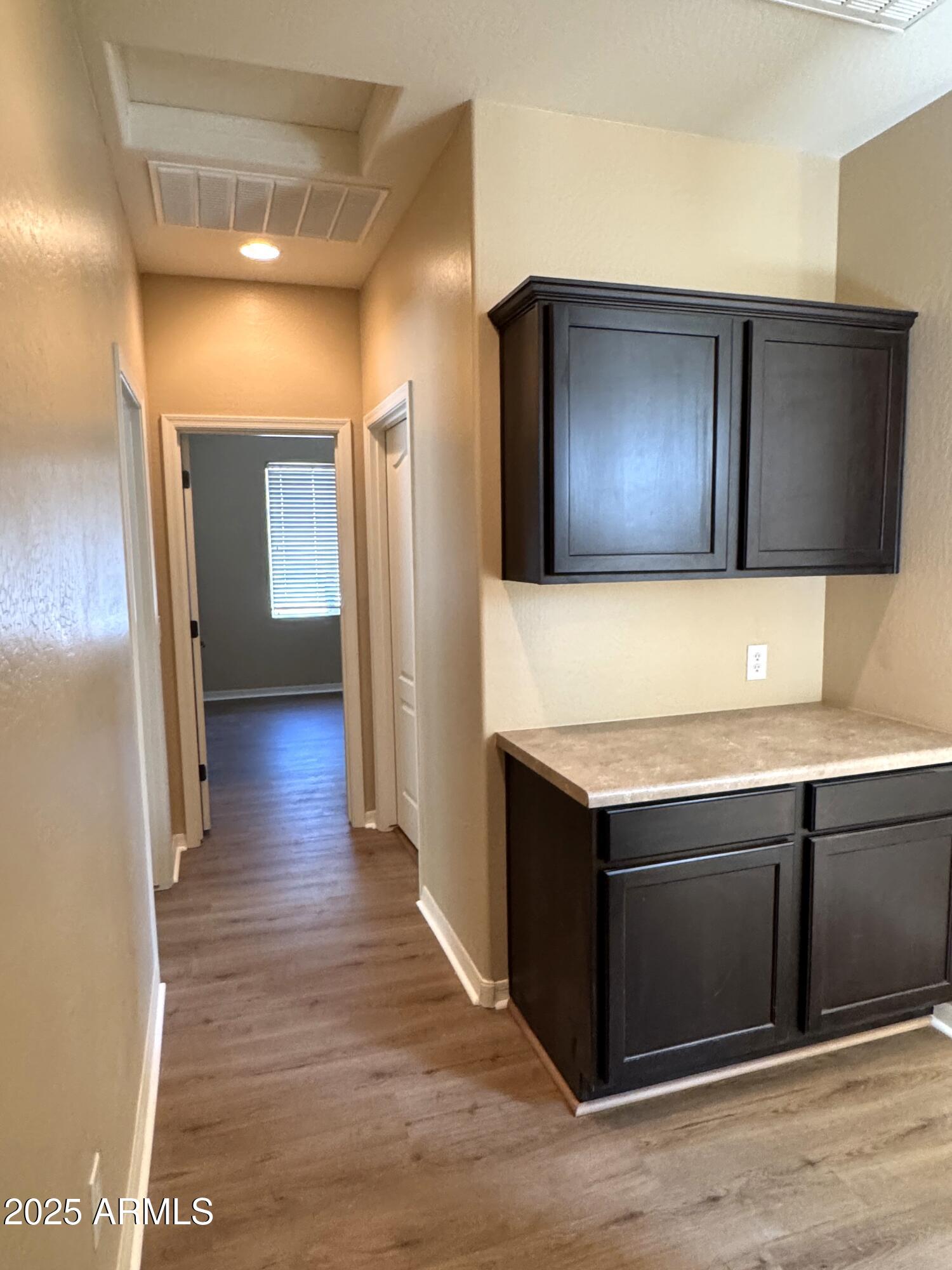 4106 E OAKLAND Street