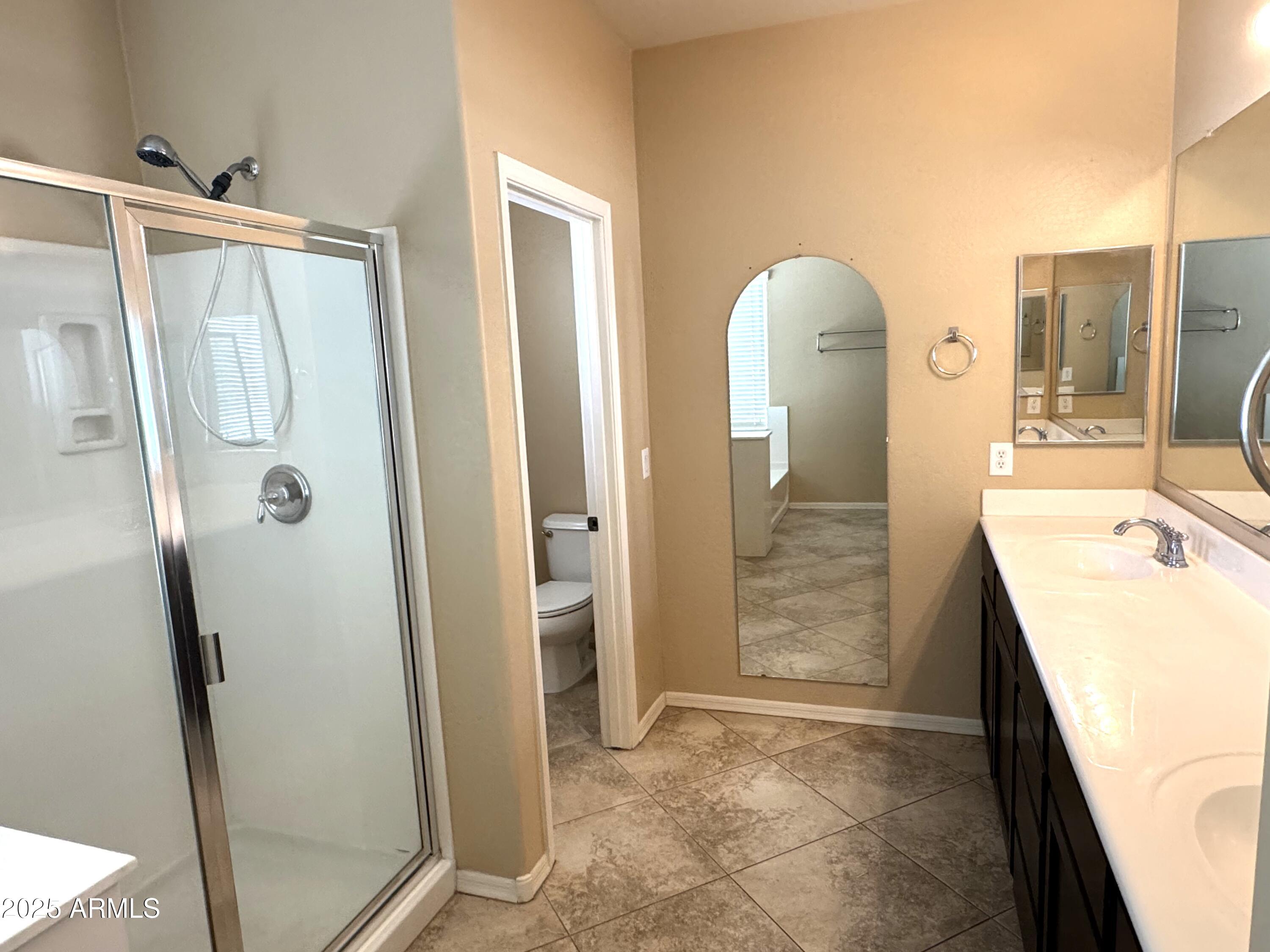 4106 E OAKLAND Street