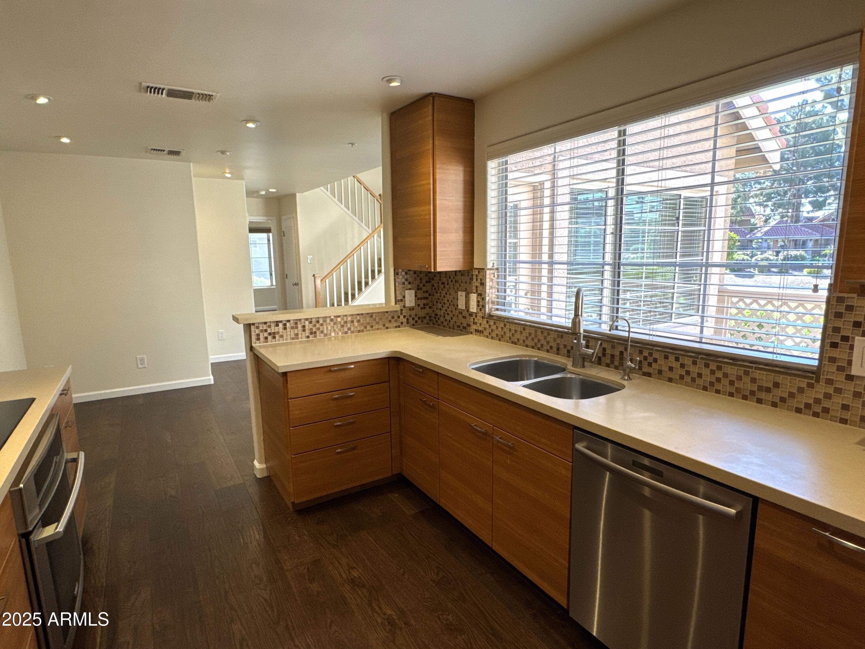 1633 E LAKESIDE Drive, 154