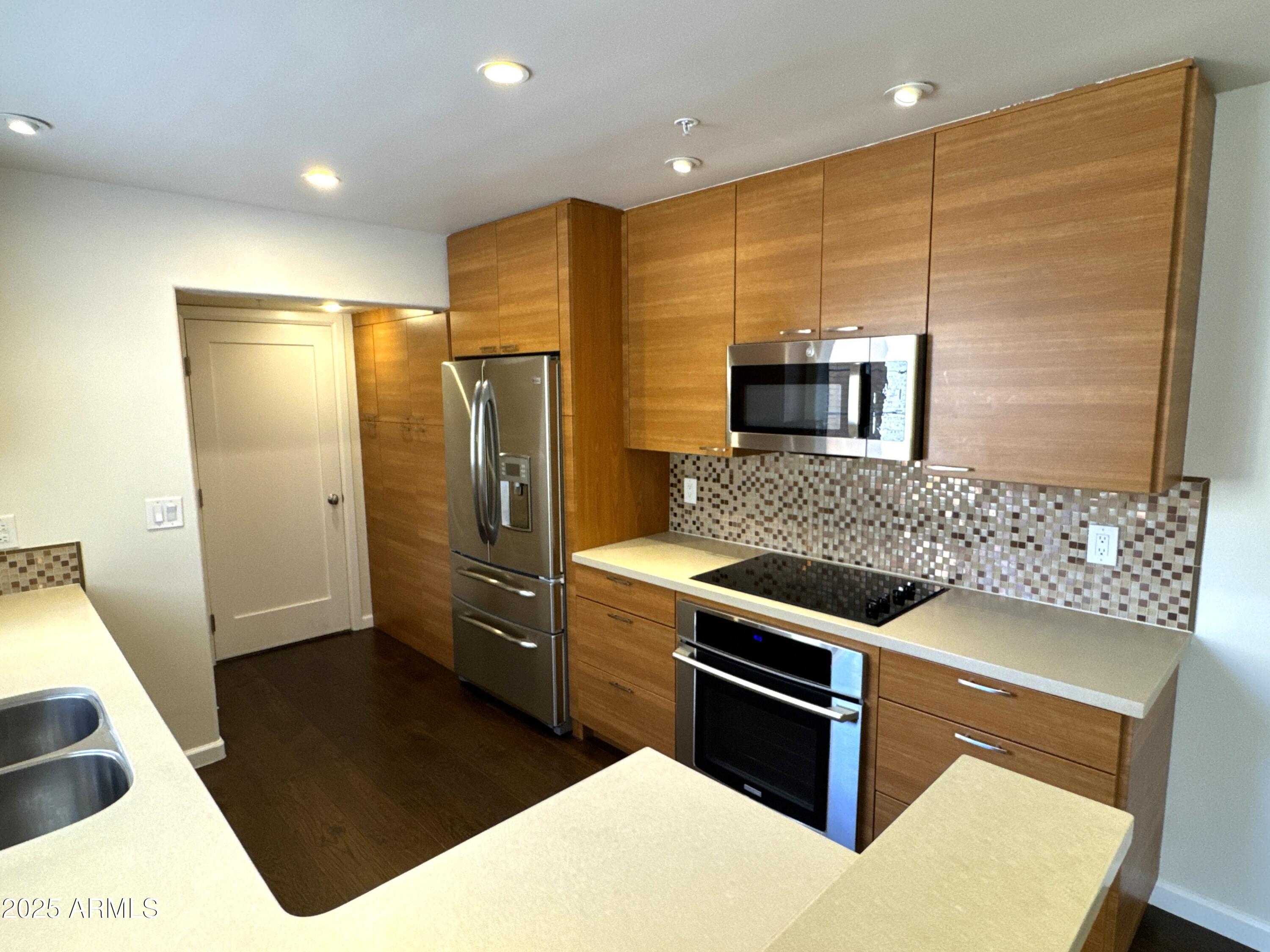 1633 E LAKESIDE Drive, 154