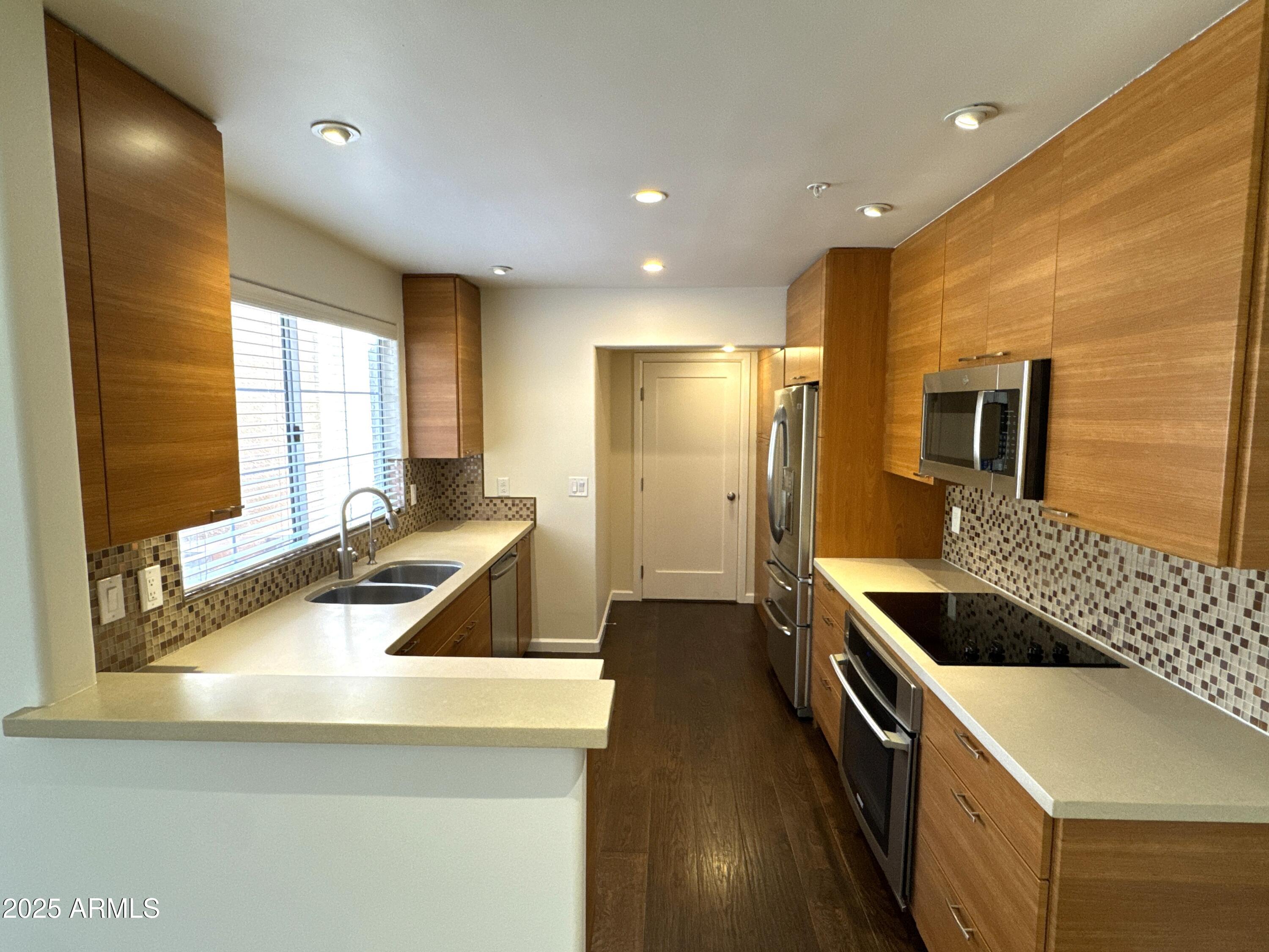 1633 E LAKESIDE Drive, 154