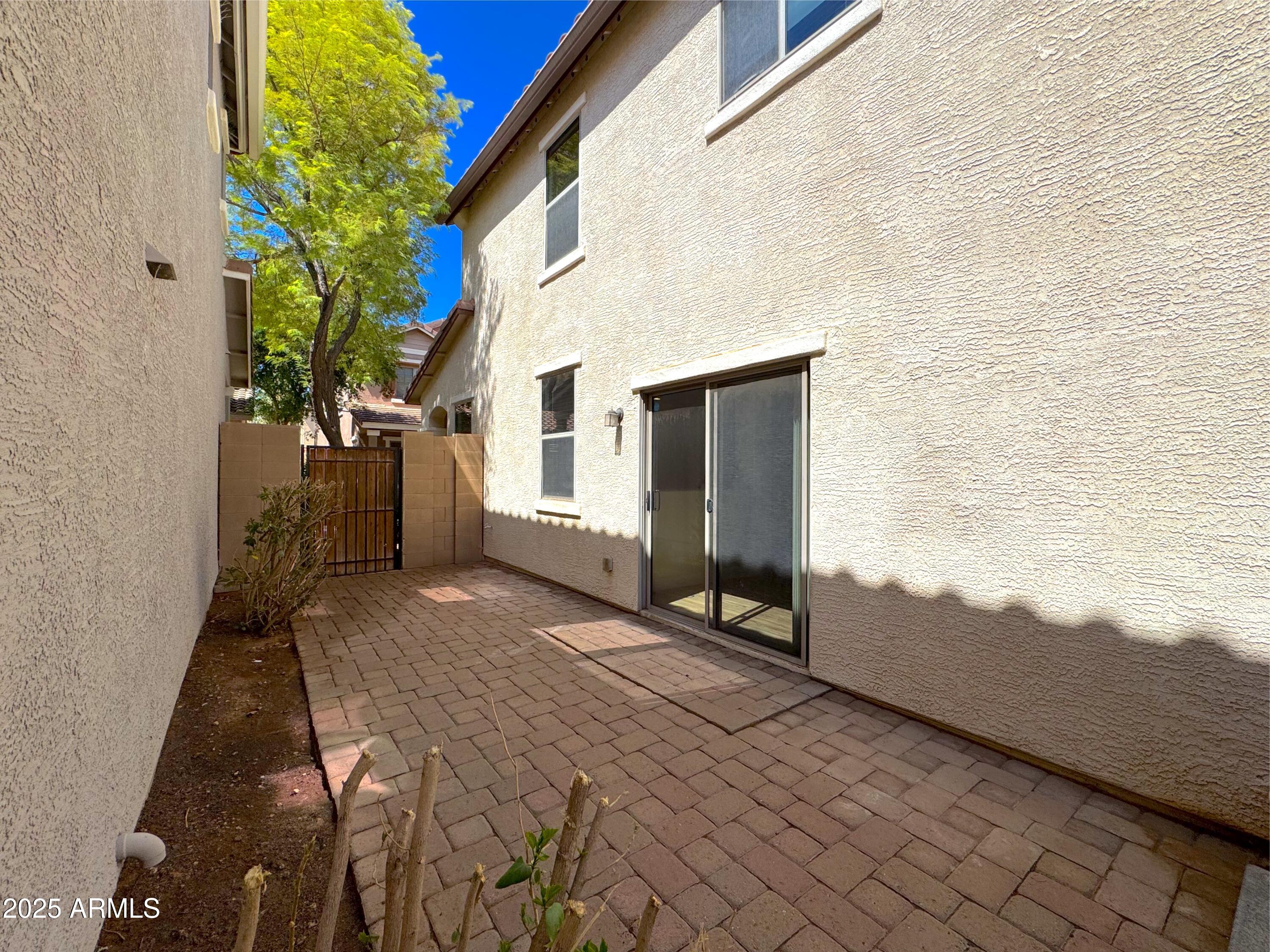 1675 E ELGIN Street