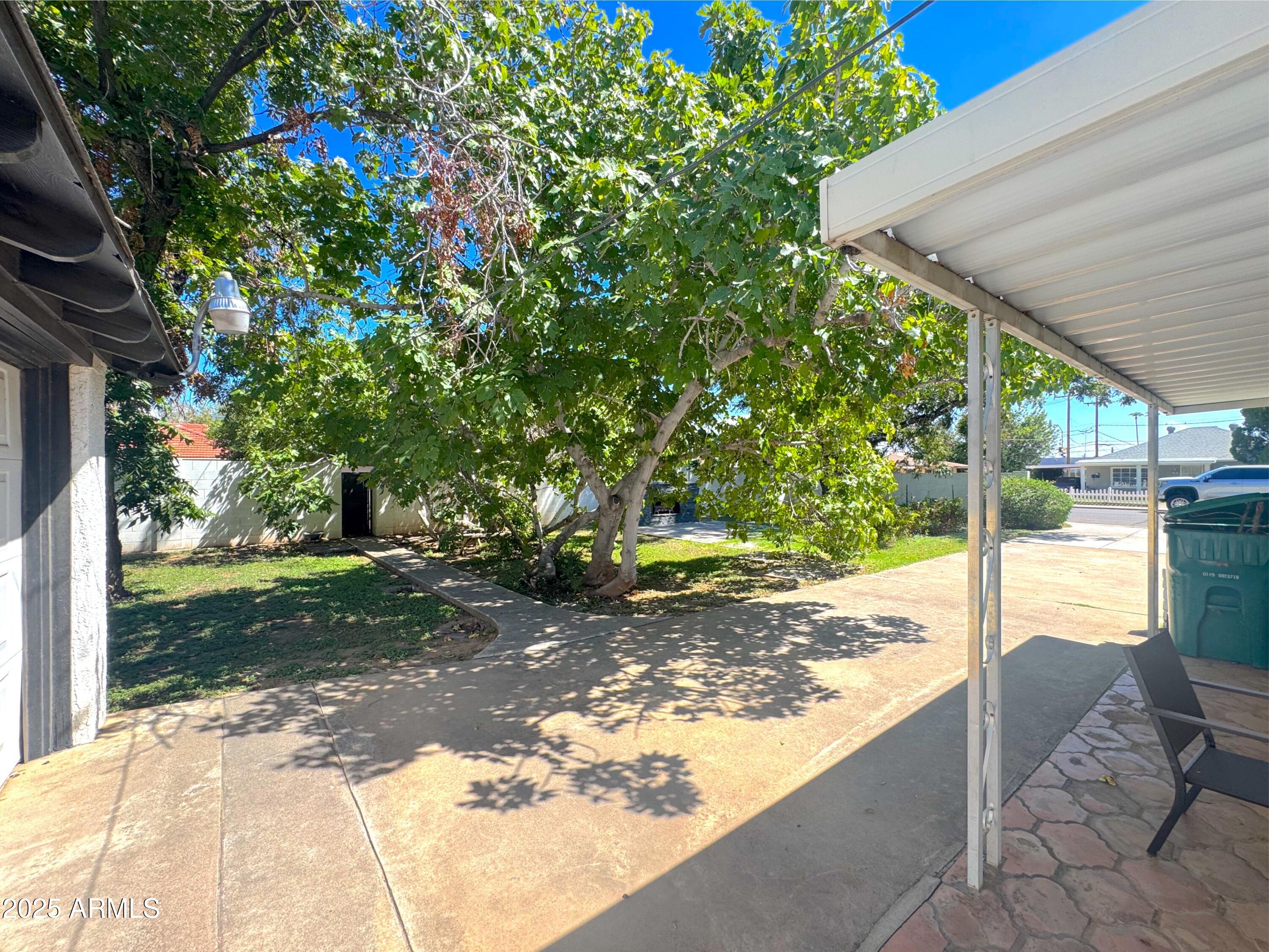 6 N FRASER Drive E