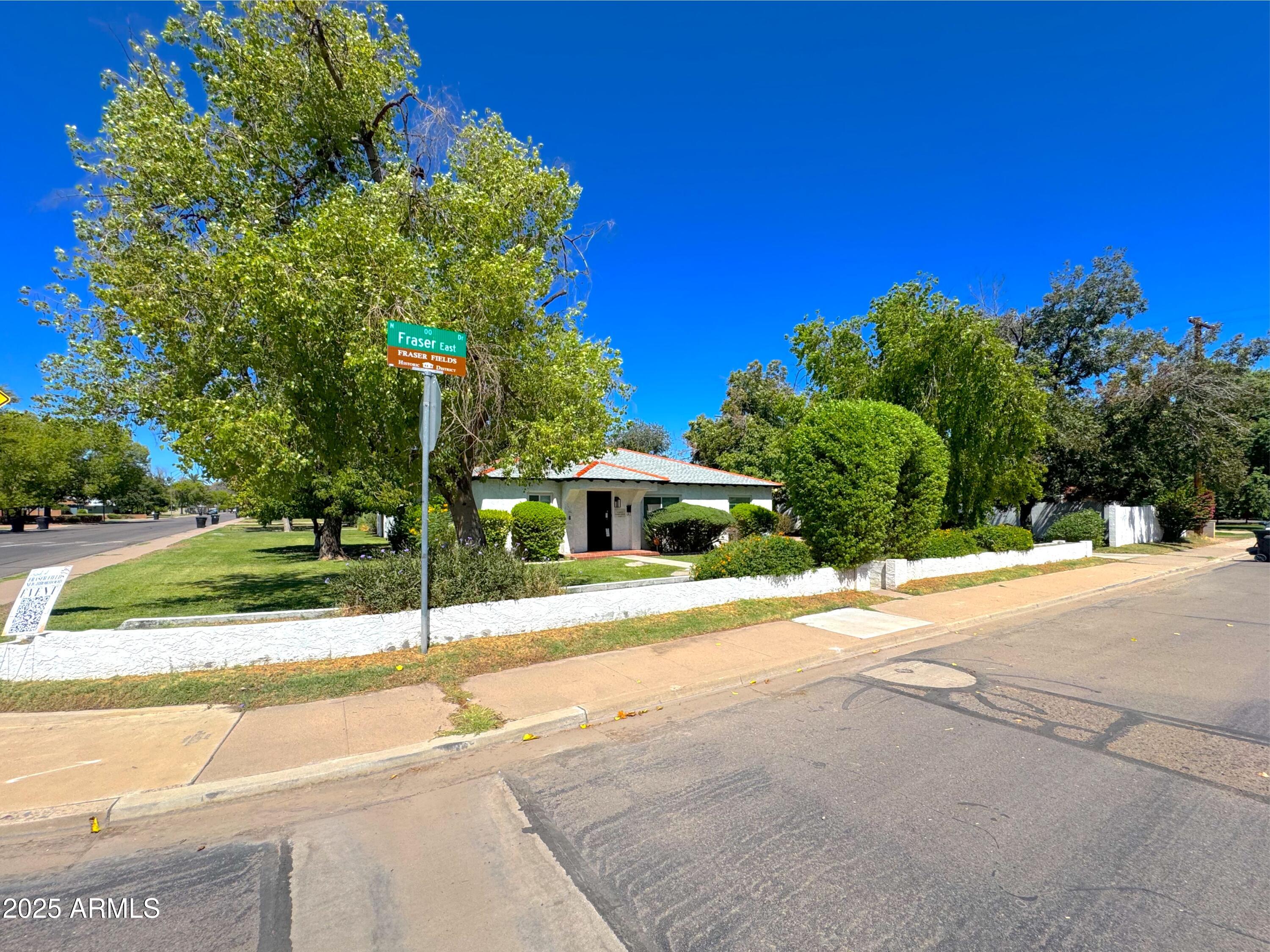 6 N FRASER Drive E