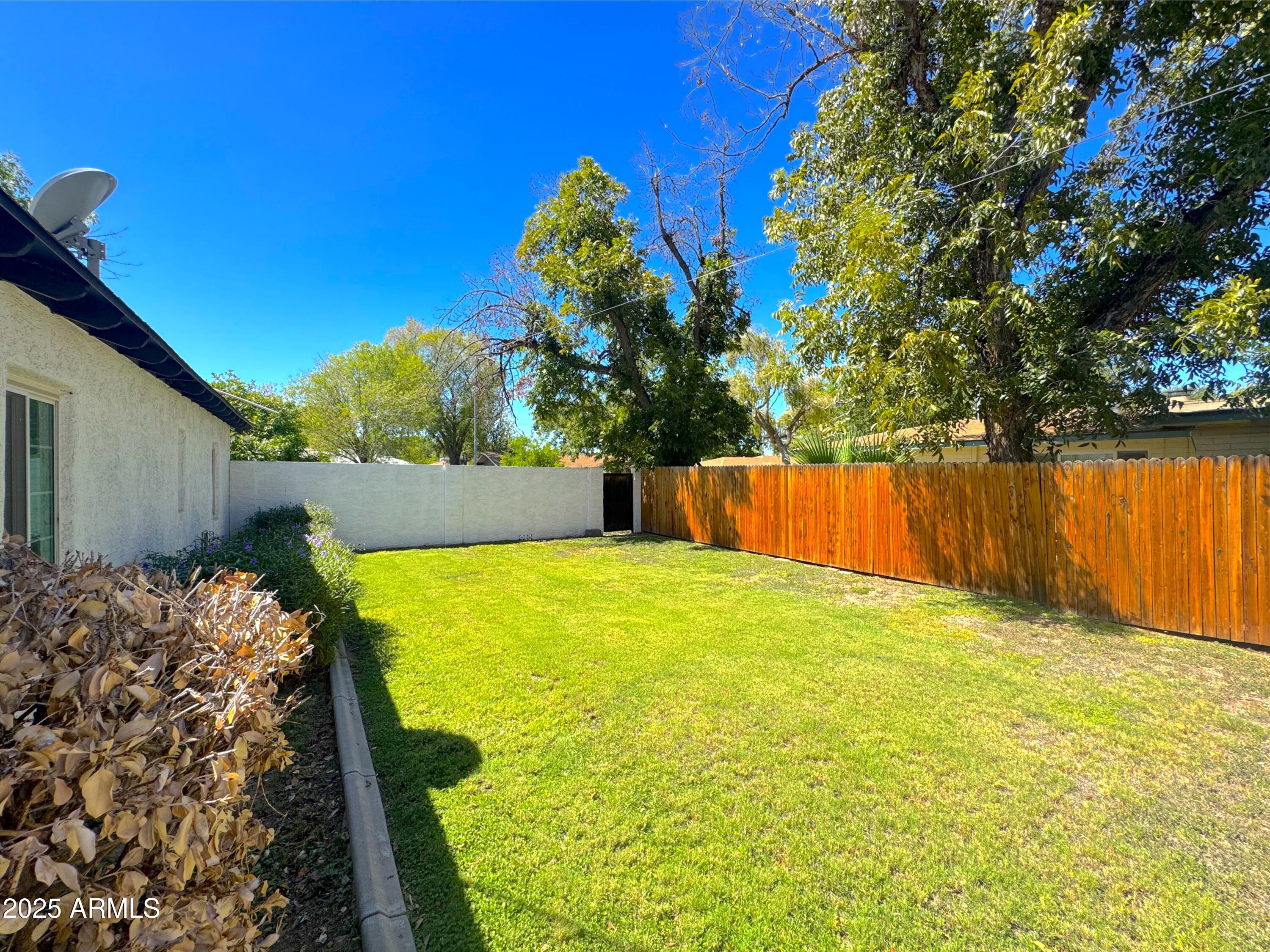 6 N FRASER Drive E