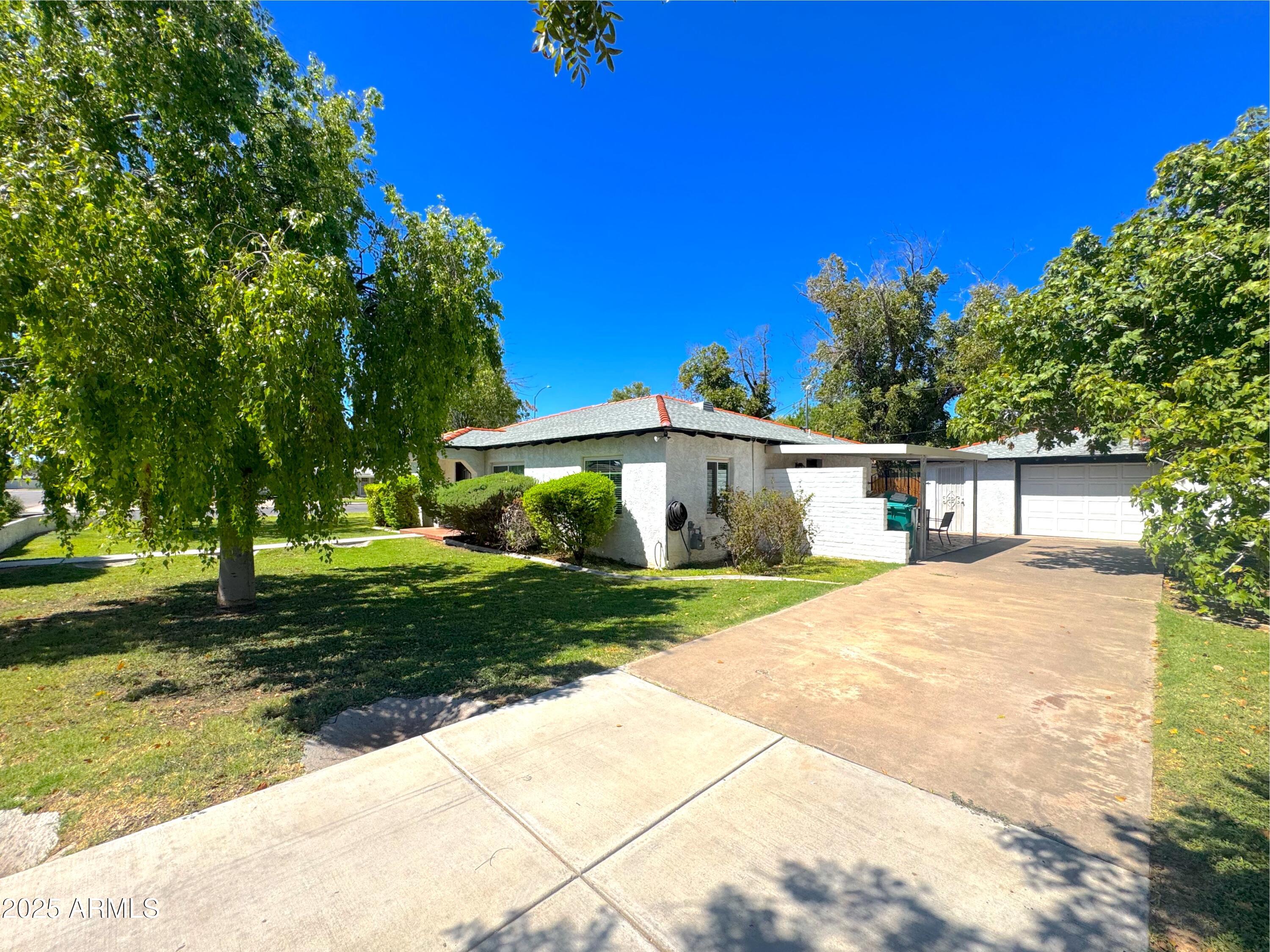 6 N FRASER Drive E