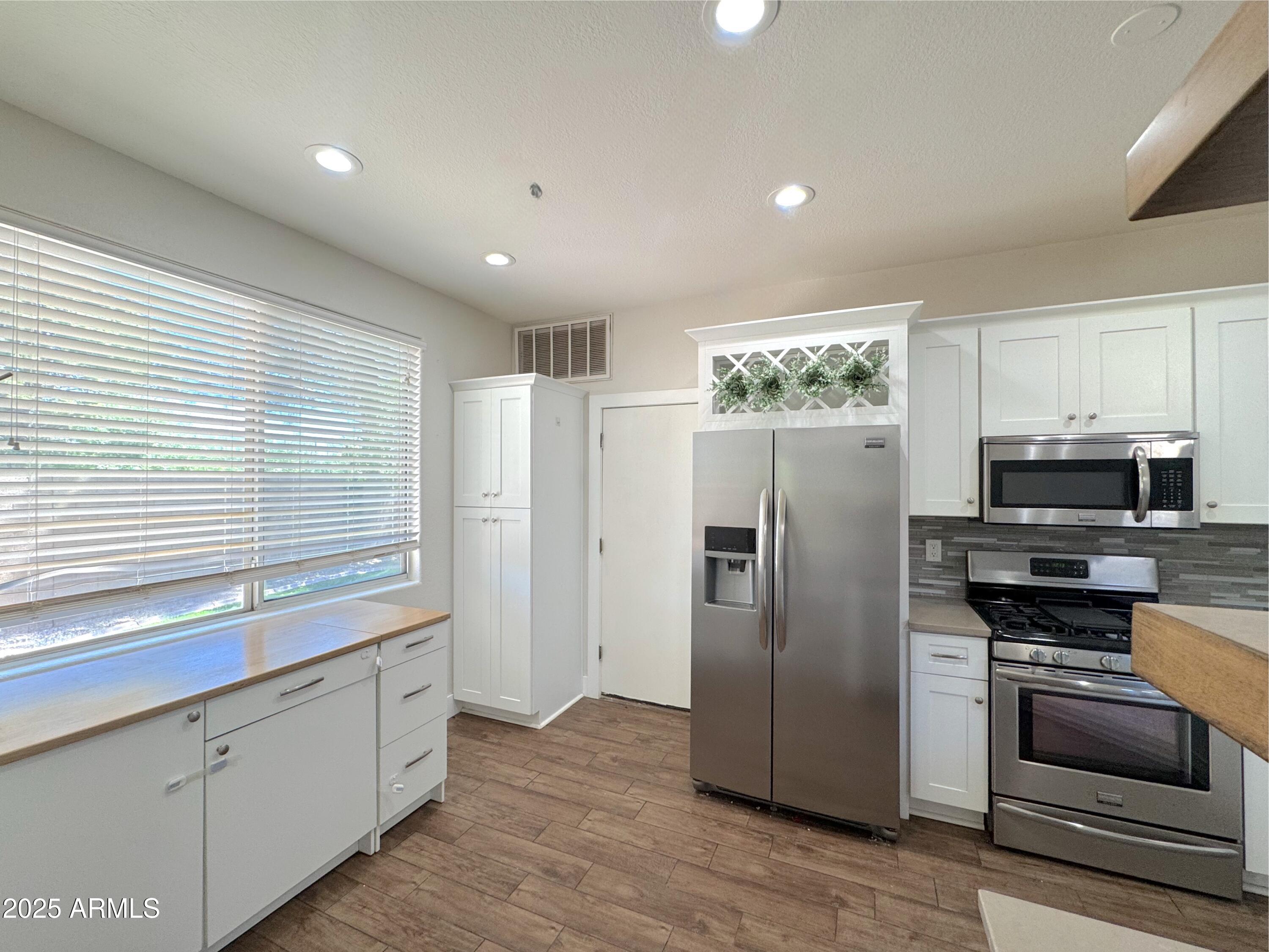 9331 E LOMPOC Avenue