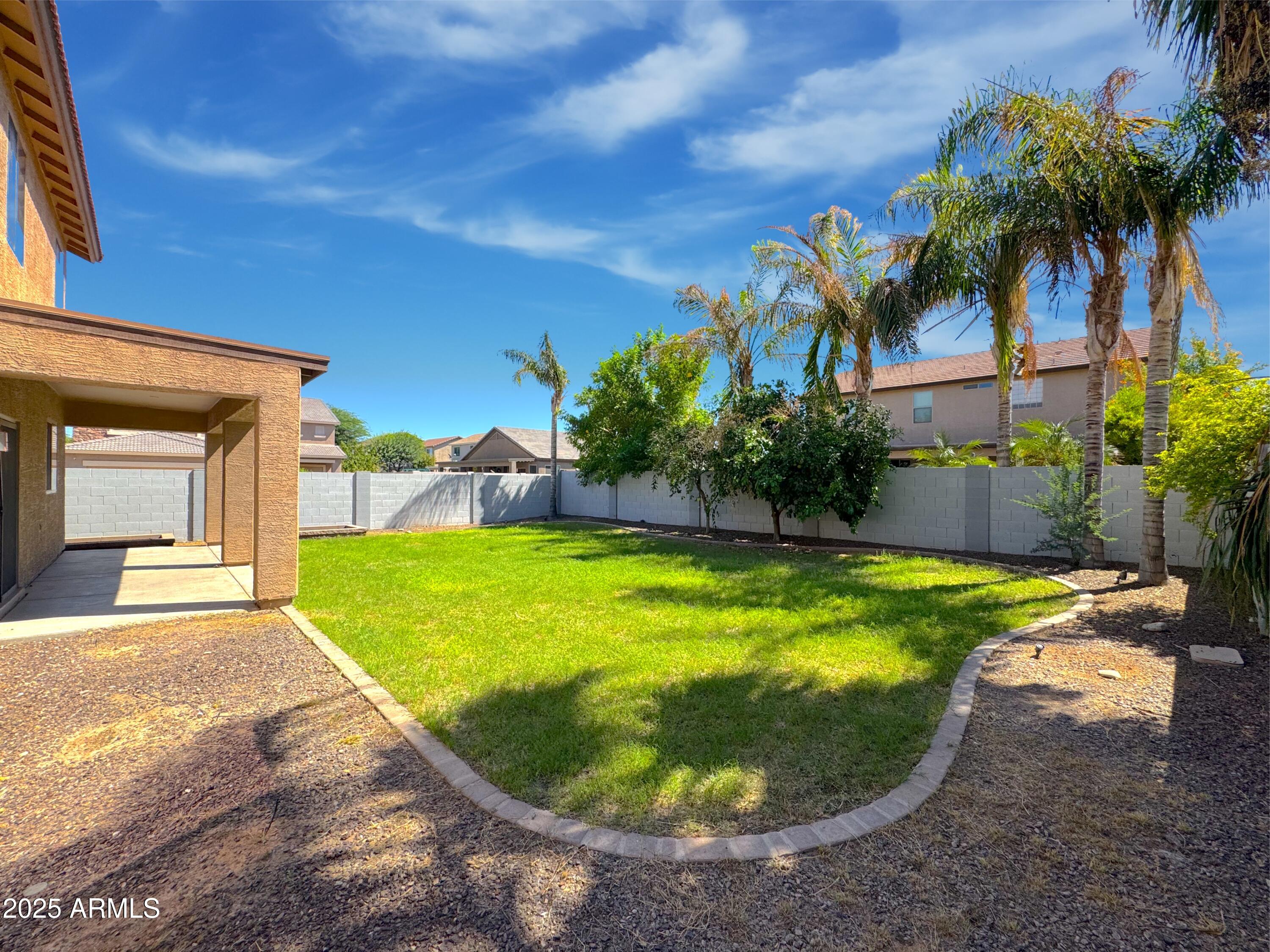 1637 W GREEN TREE Drive