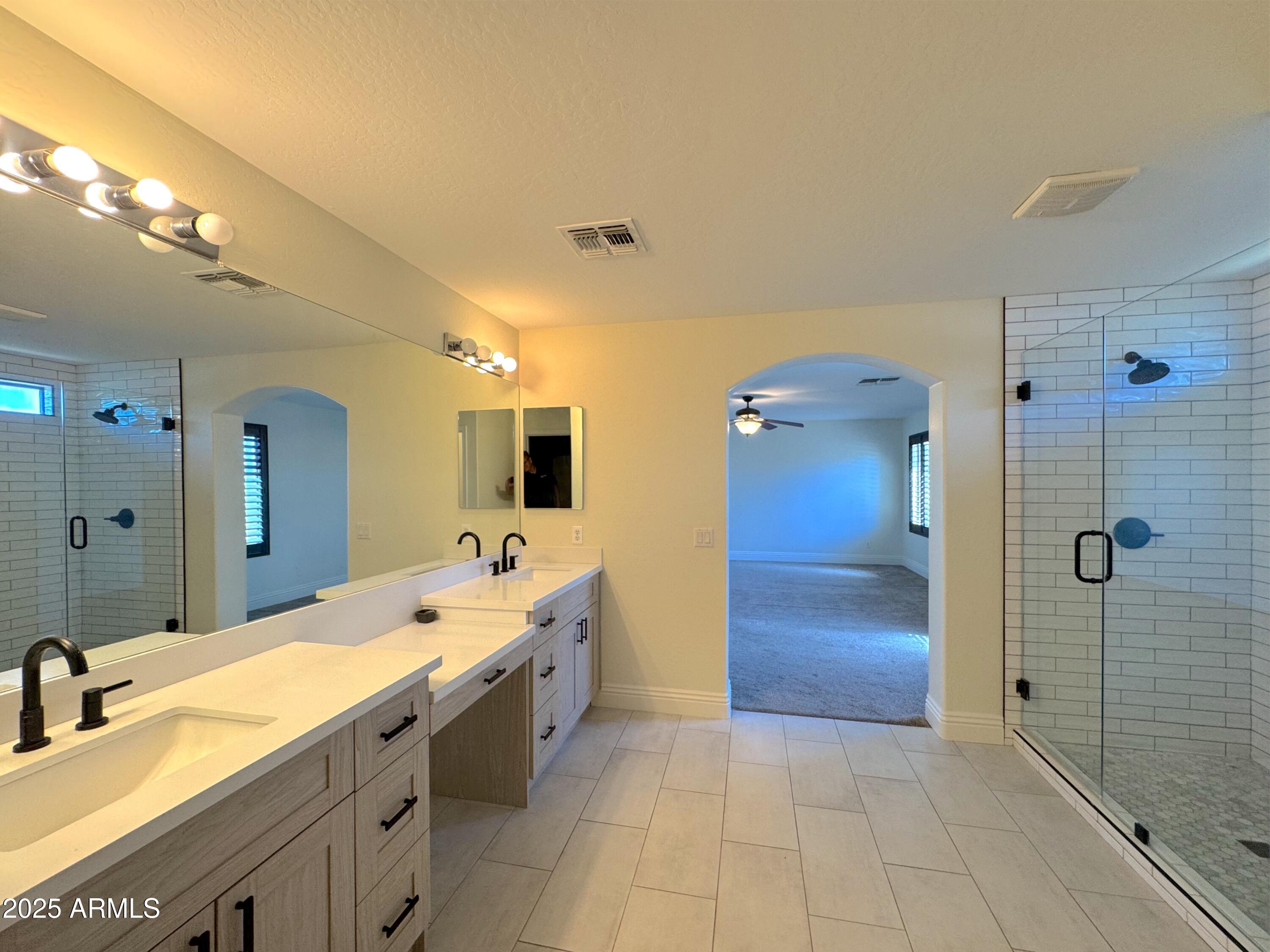 1637 W GREEN TREE Drive