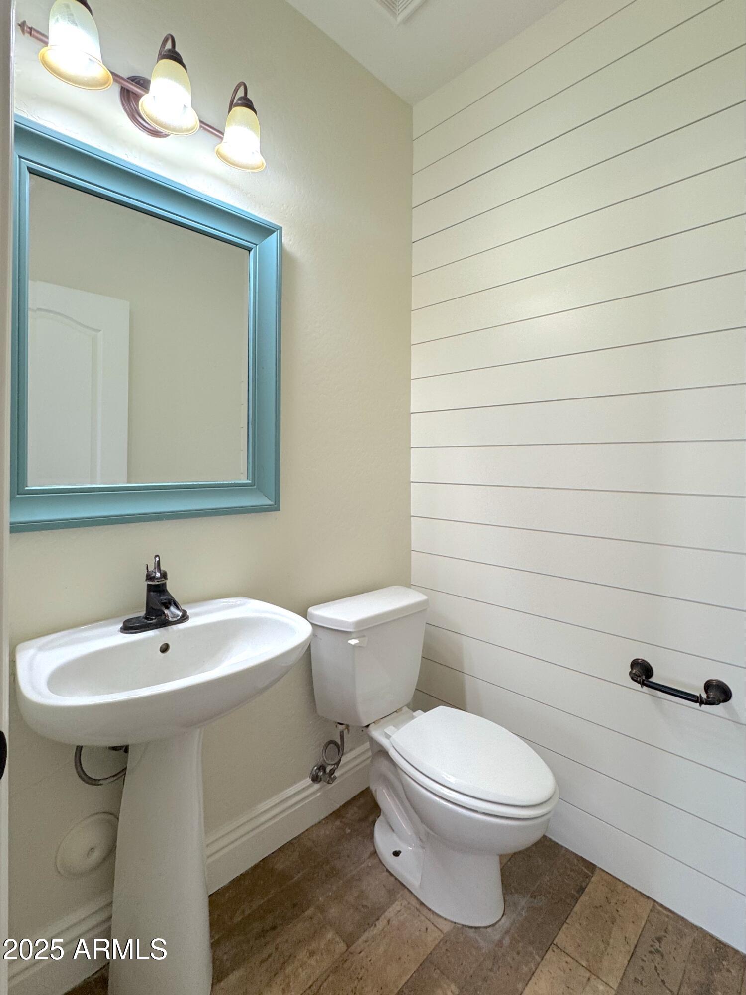 1637 W GREEN TREE Drive