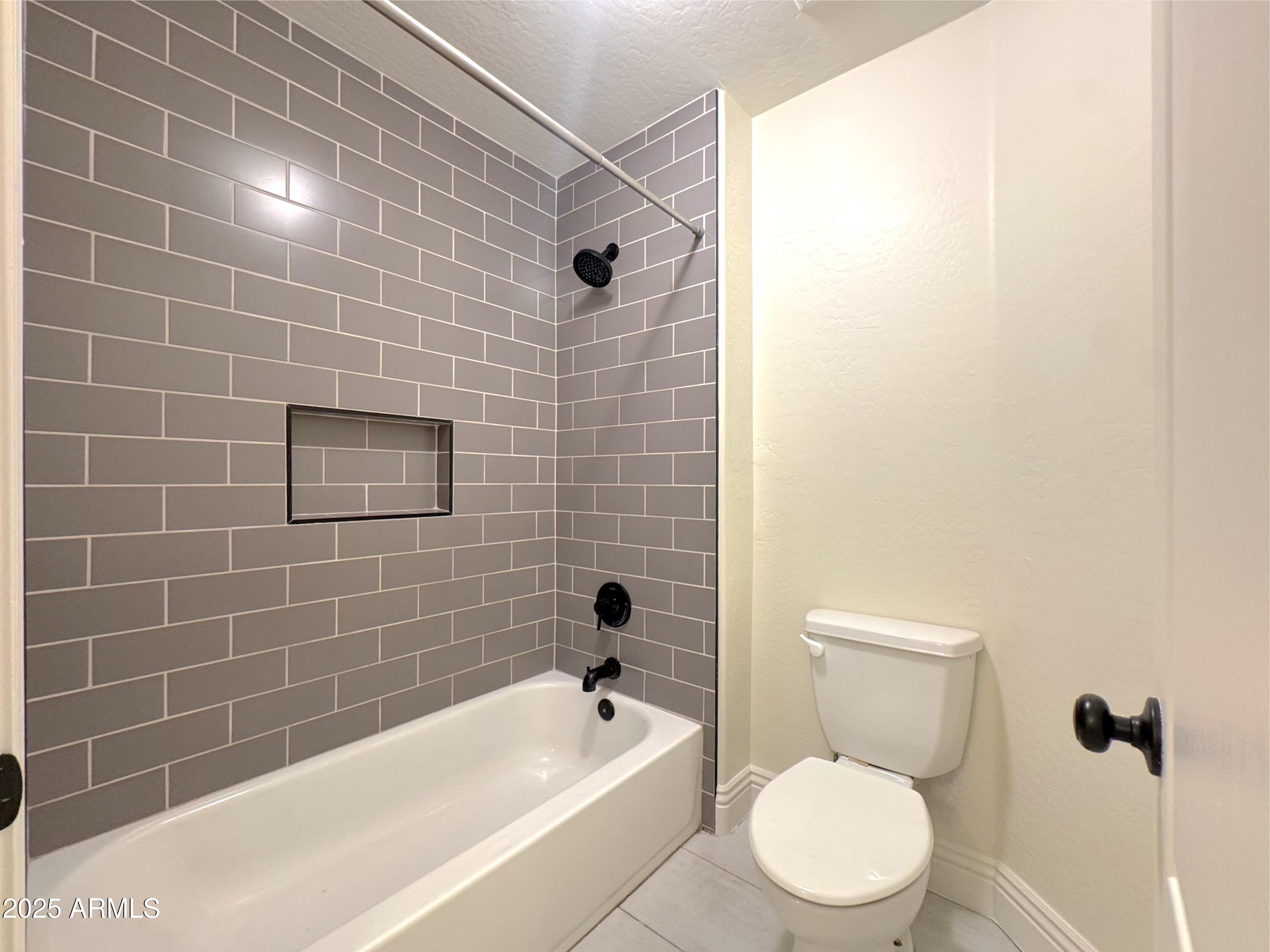 1637 W GREEN TREE Drive