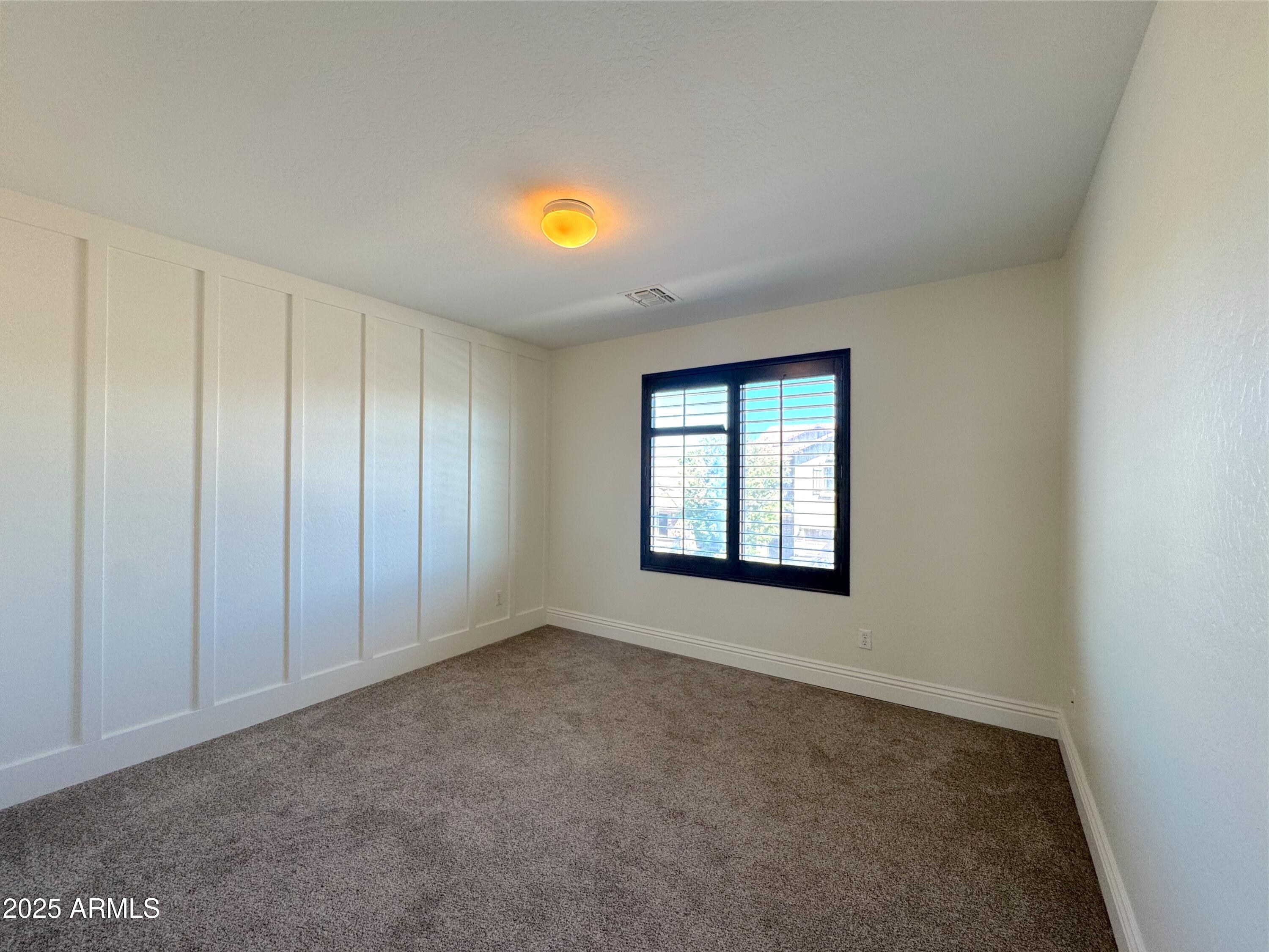 1637 W GREEN TREE Drive