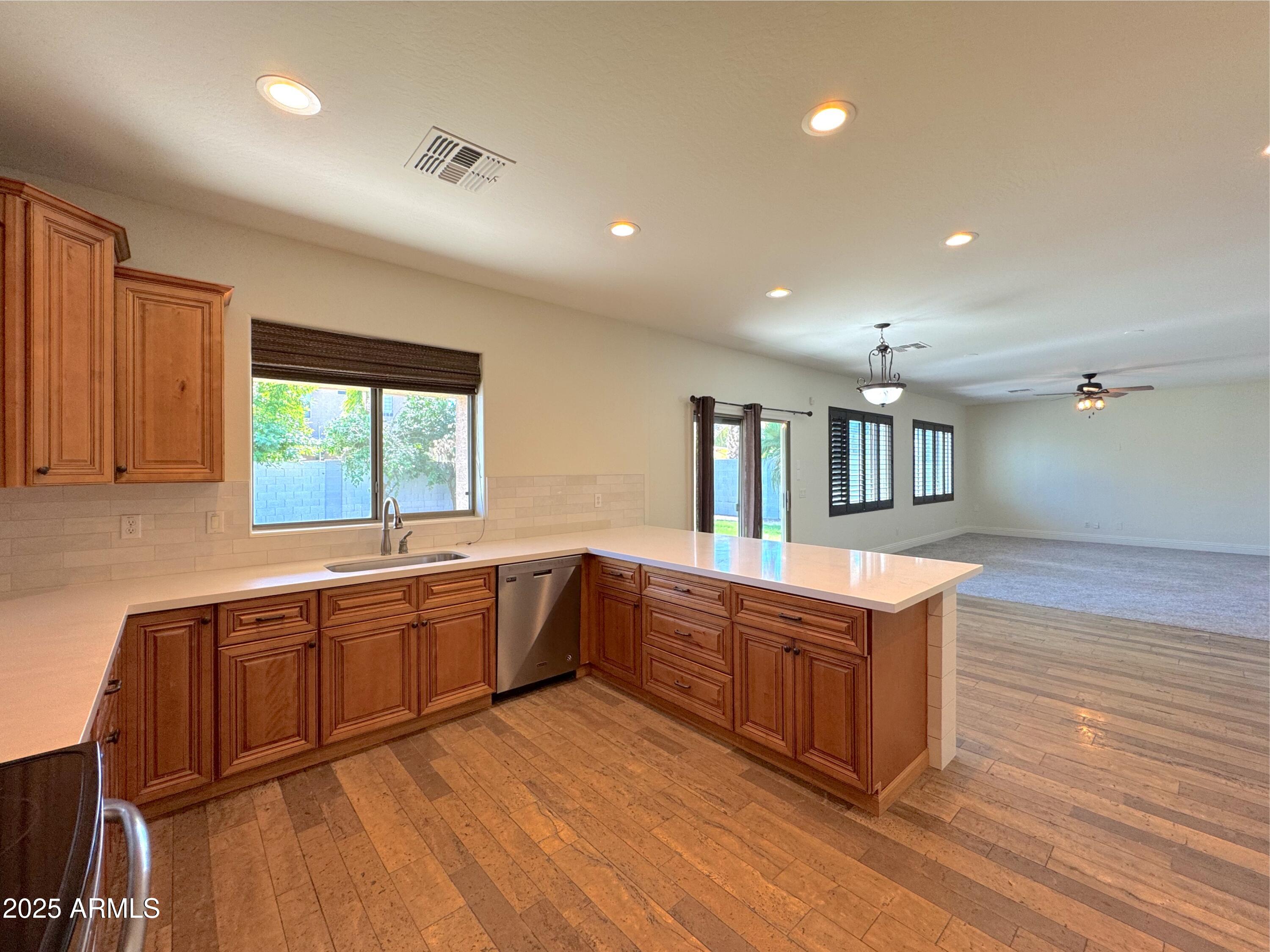 1637 W GREEN TREE Drive