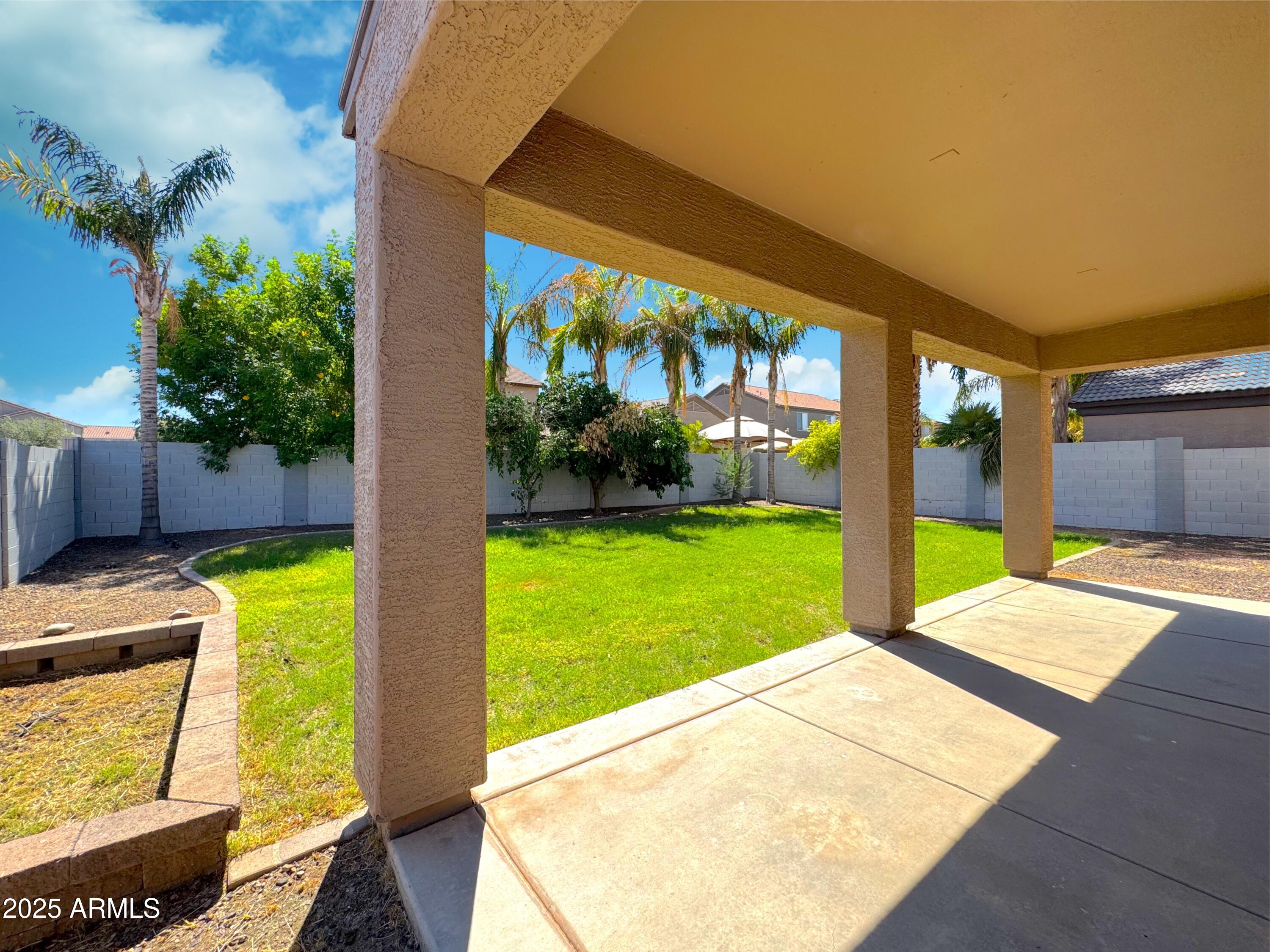 1637 W GREEN TREE Drive