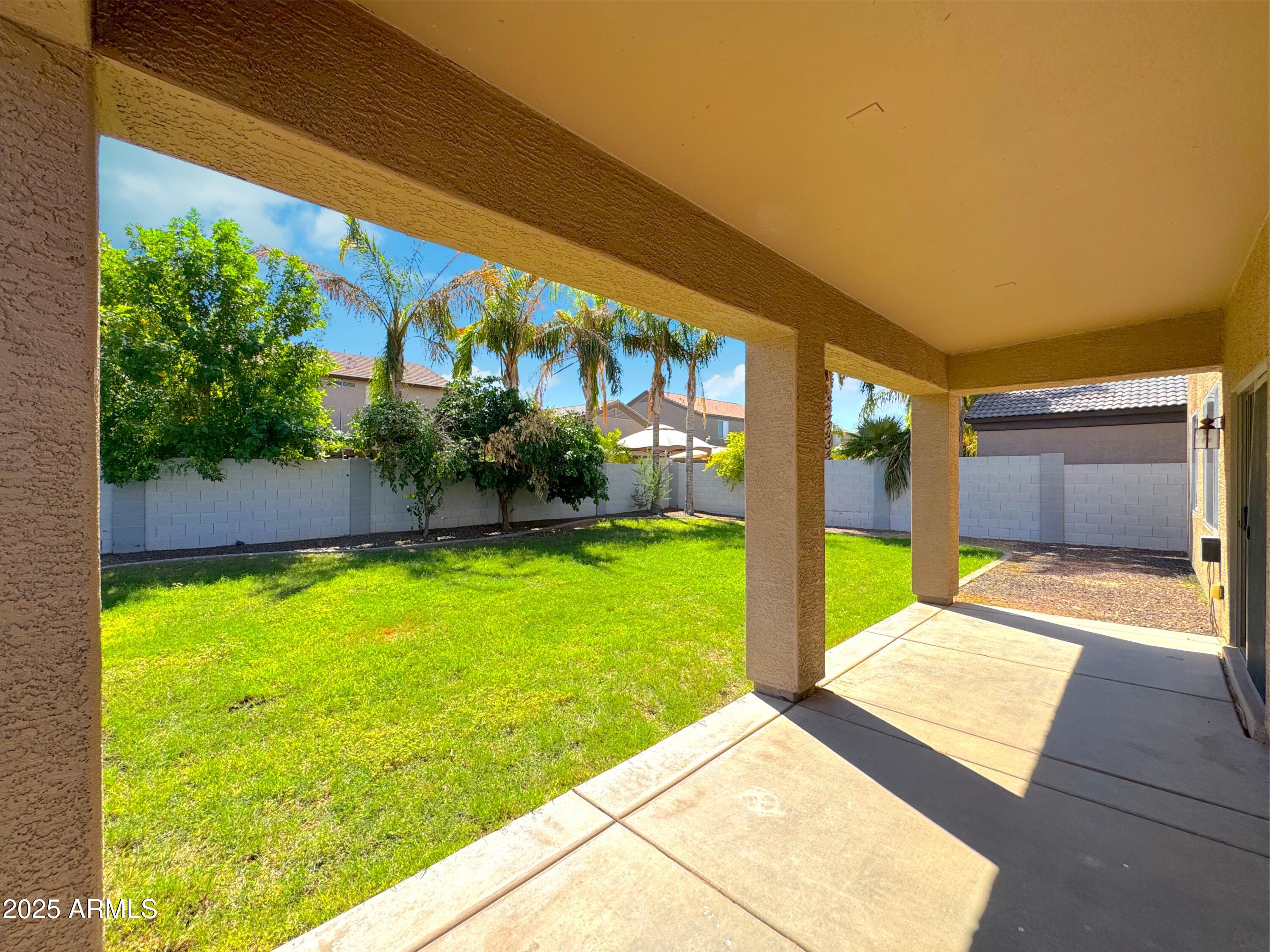 1637 W GREEN TREE Drive