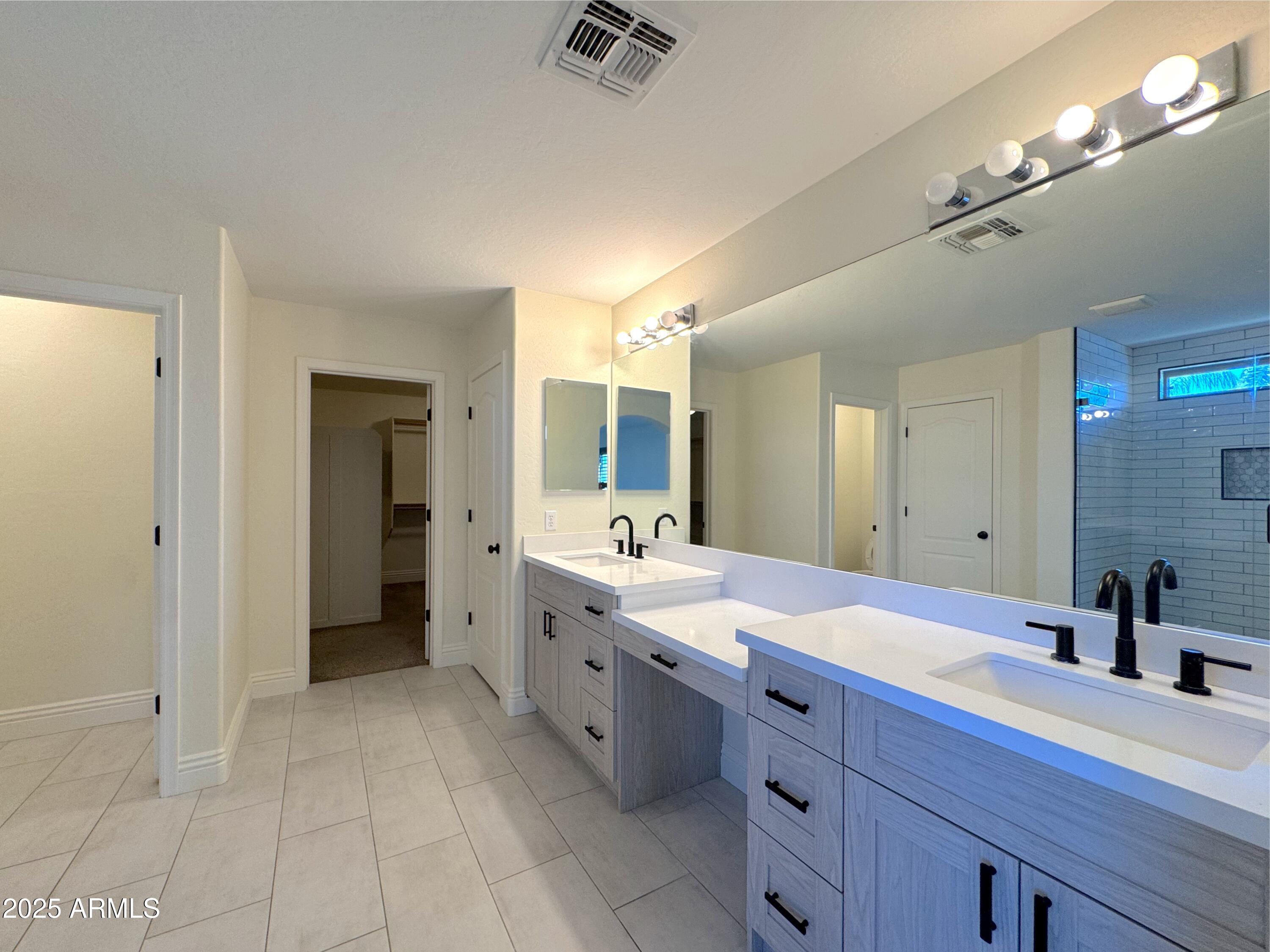 1637 W GREEN TREE Drive