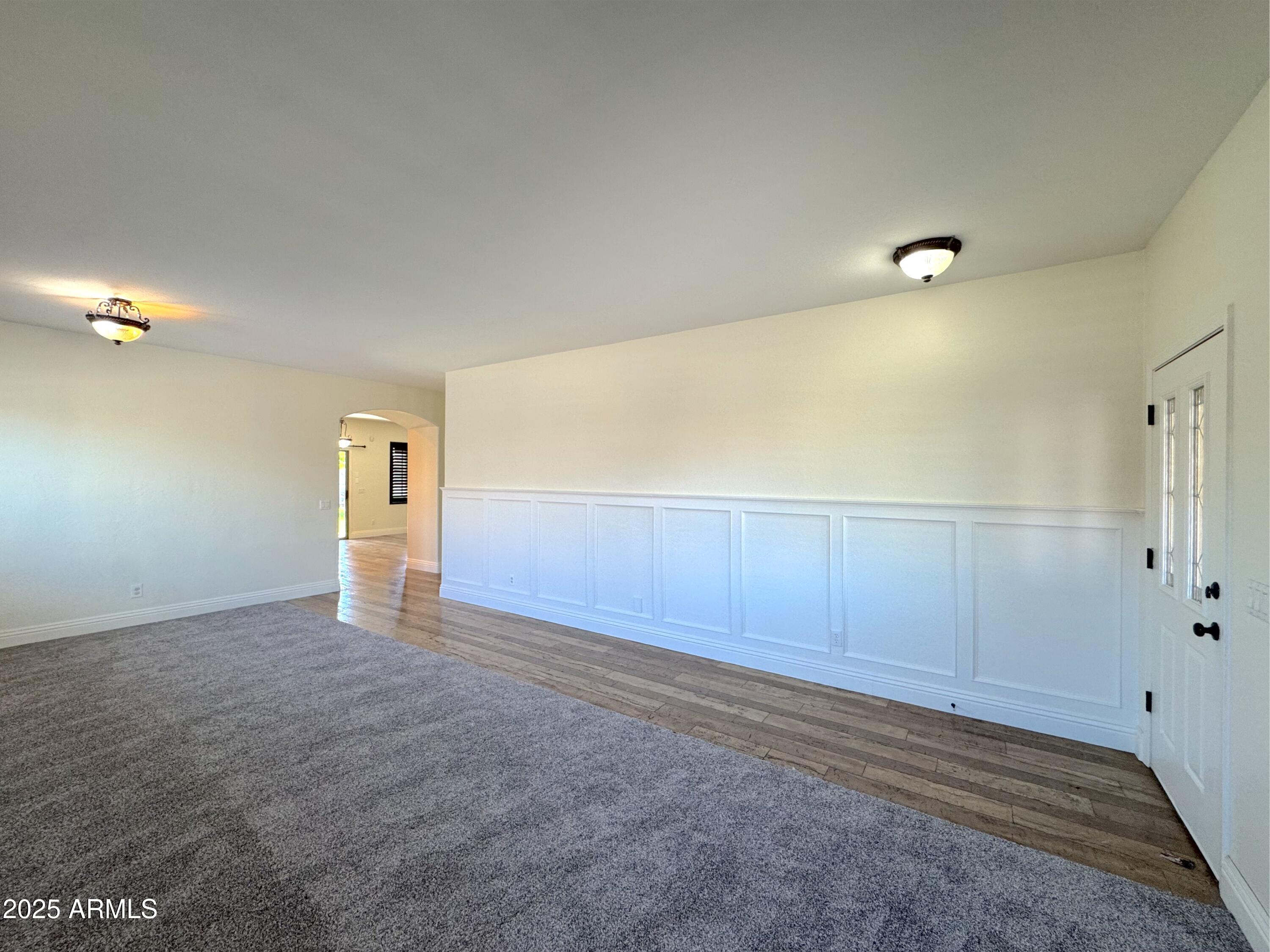 1637 W GREEN TREE Drive