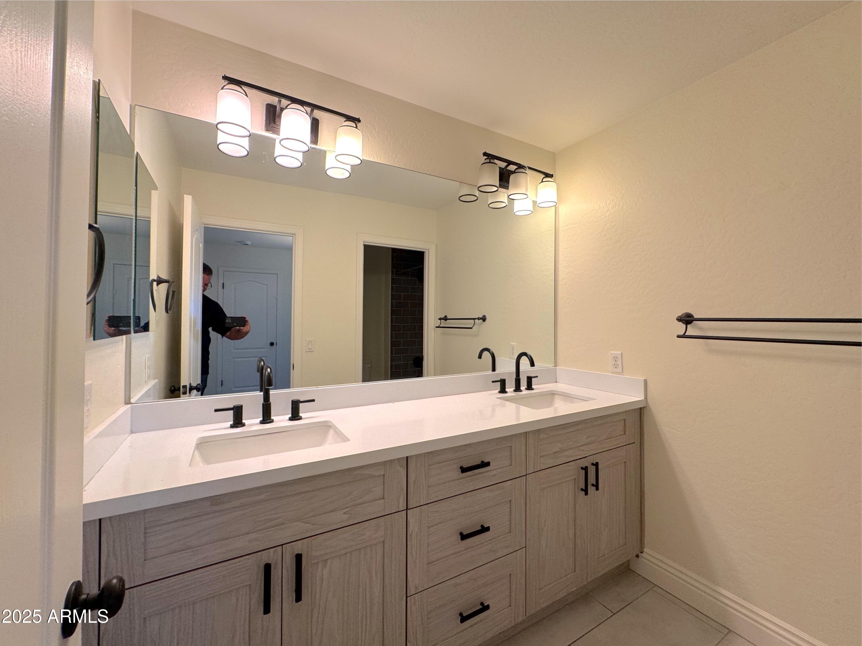 1637 W GREEN TREE Drive