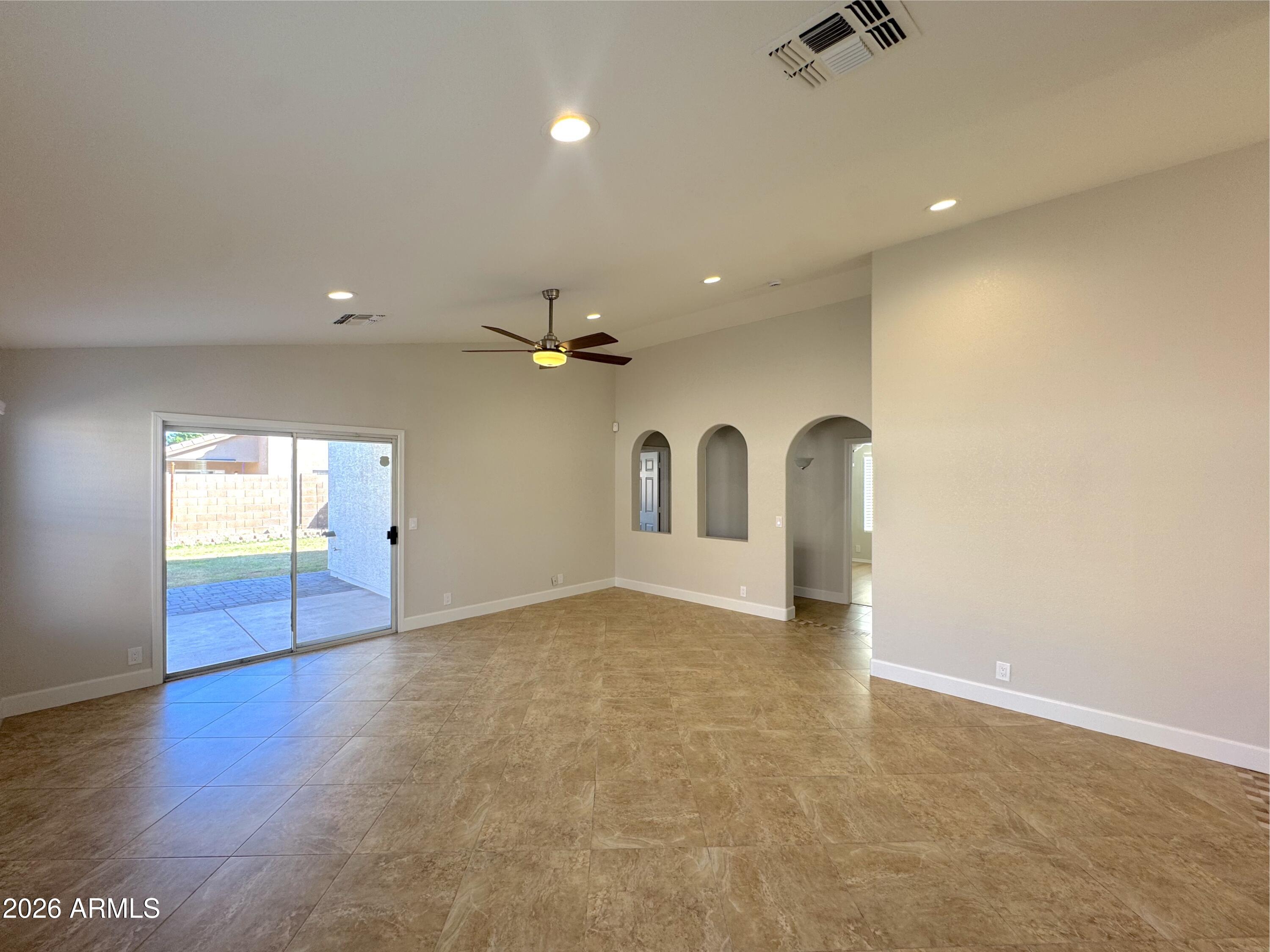 2516 E CAMELLIA Drive