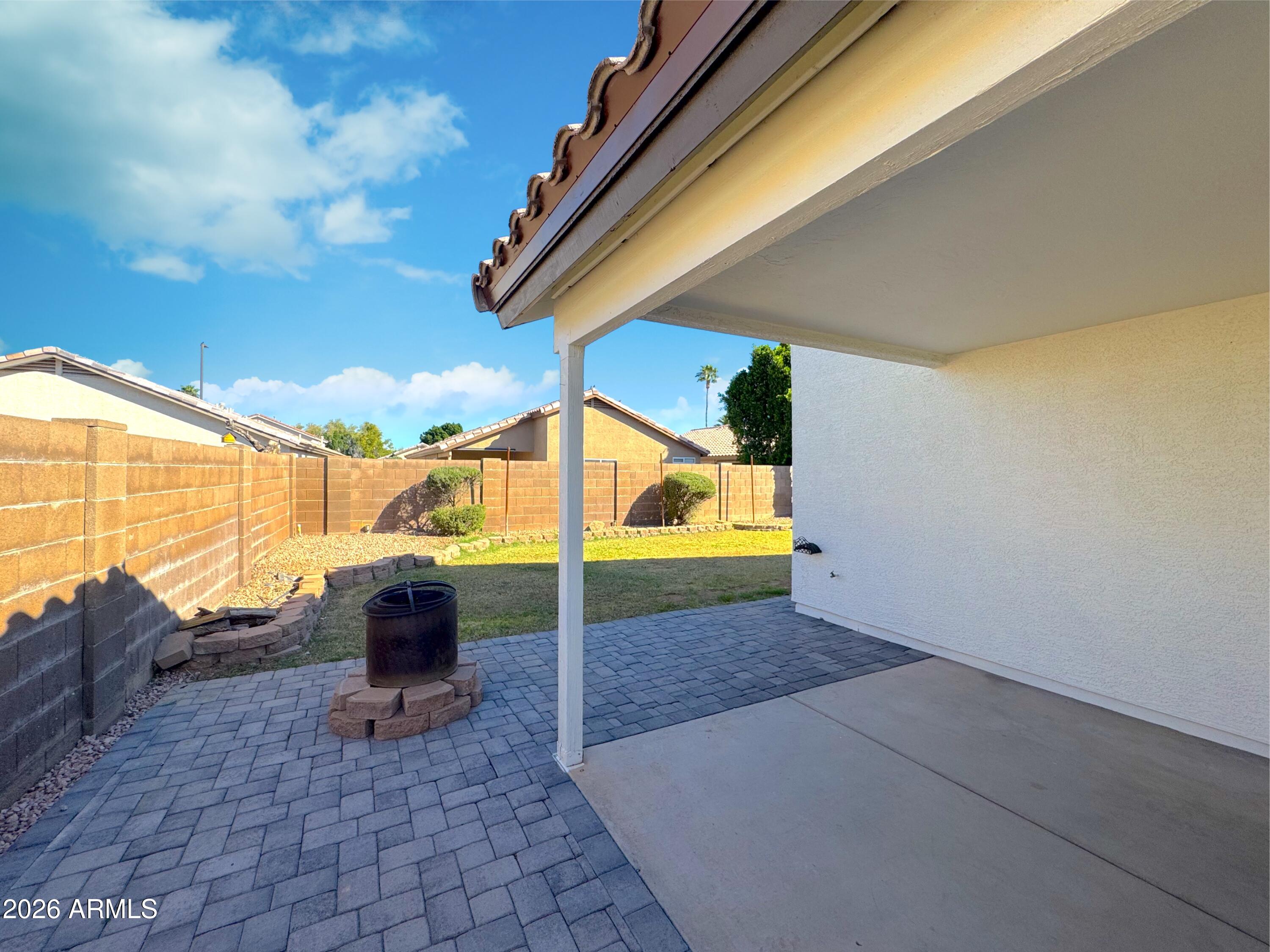 2516 E CAMELLIA Drive