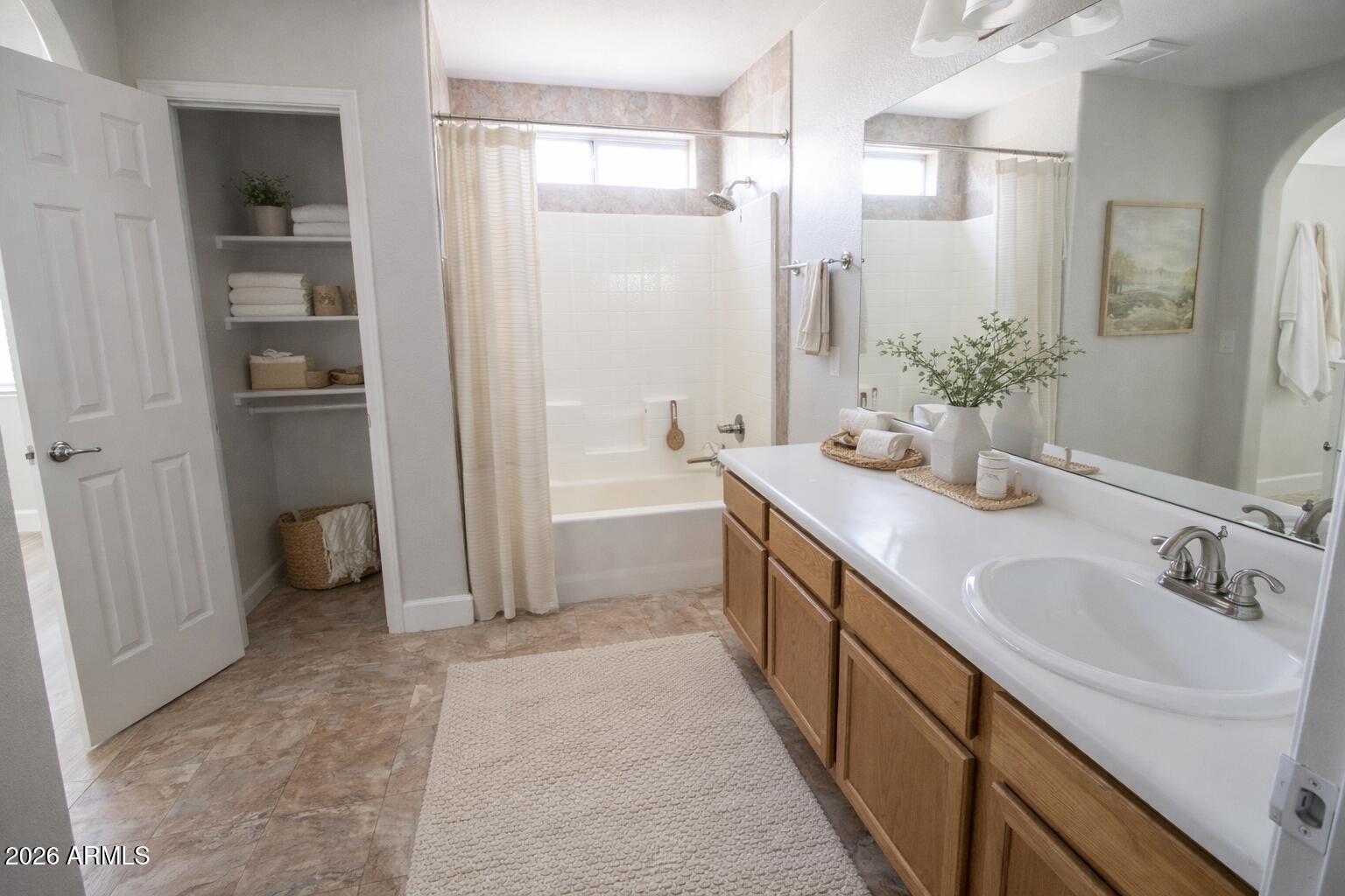 2516 E CAMELLIA Drive