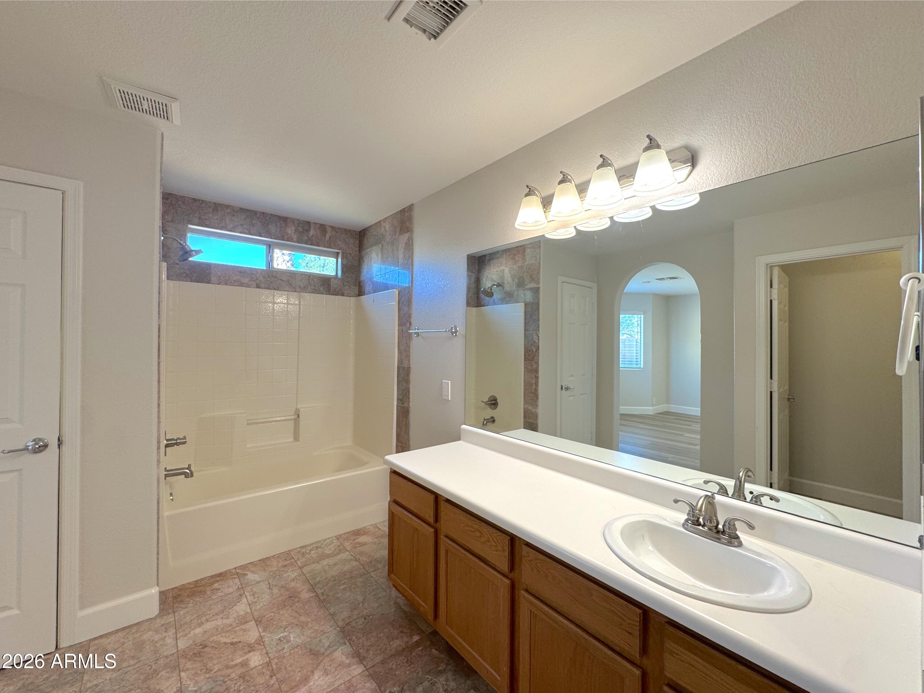 2516 E CAMELLIA Drive