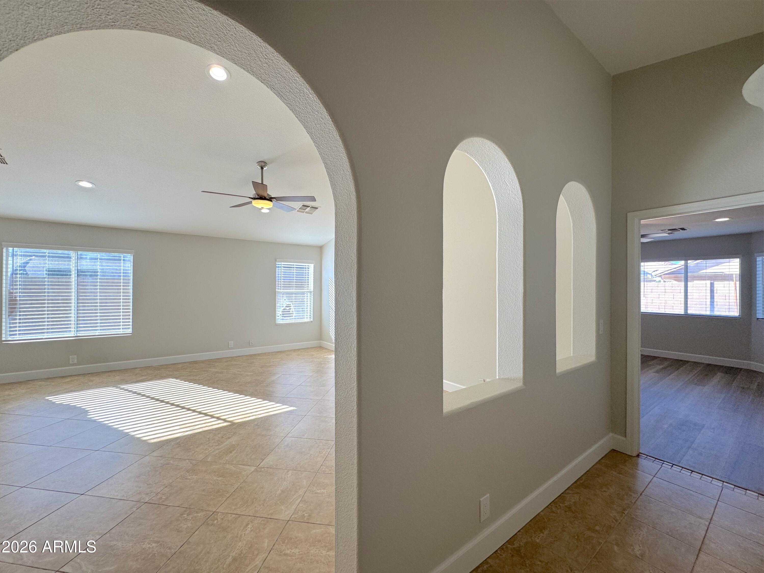 2516 E CAMELLIA Drive