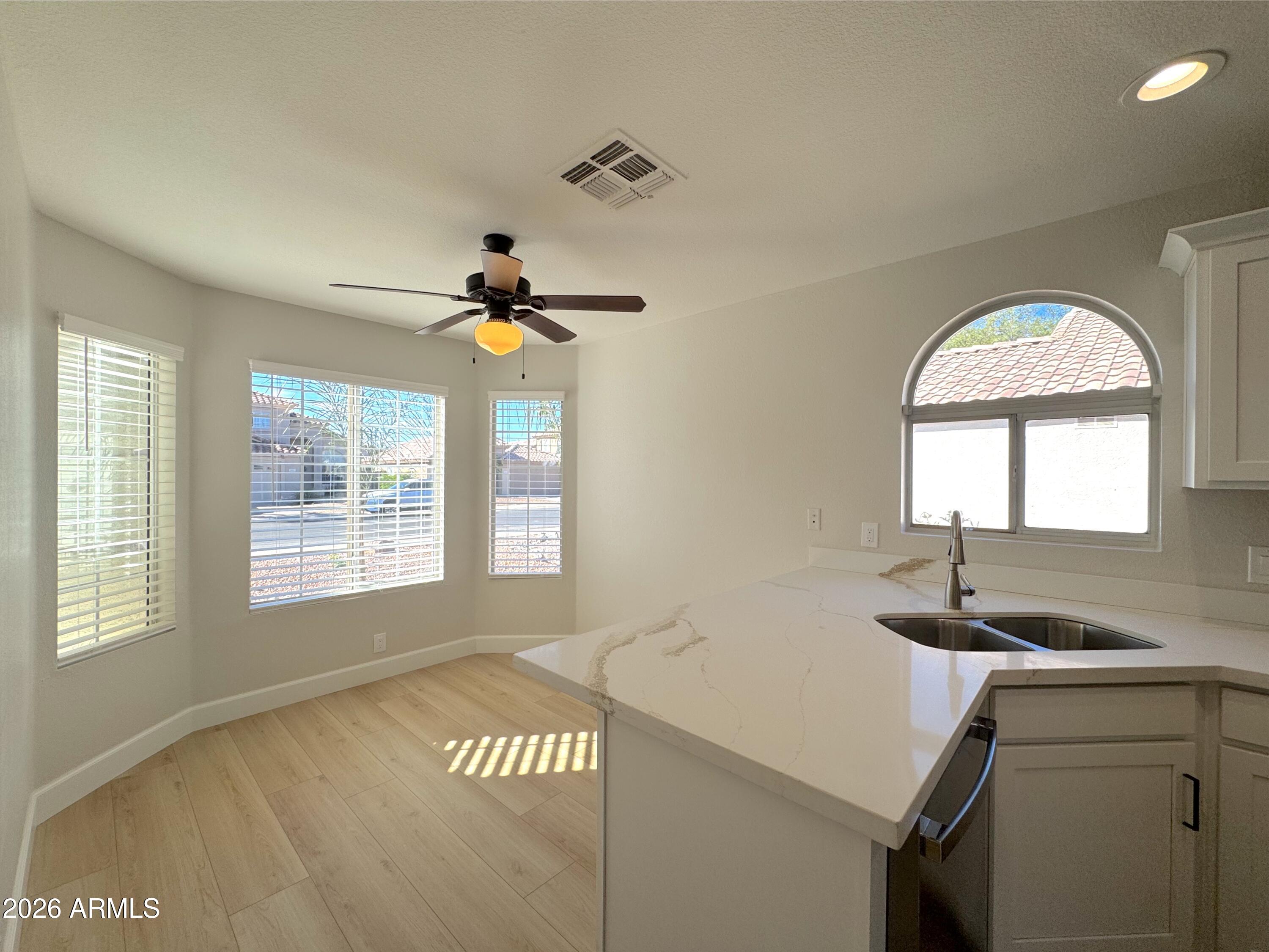 2516 E CAMELLIA Drive