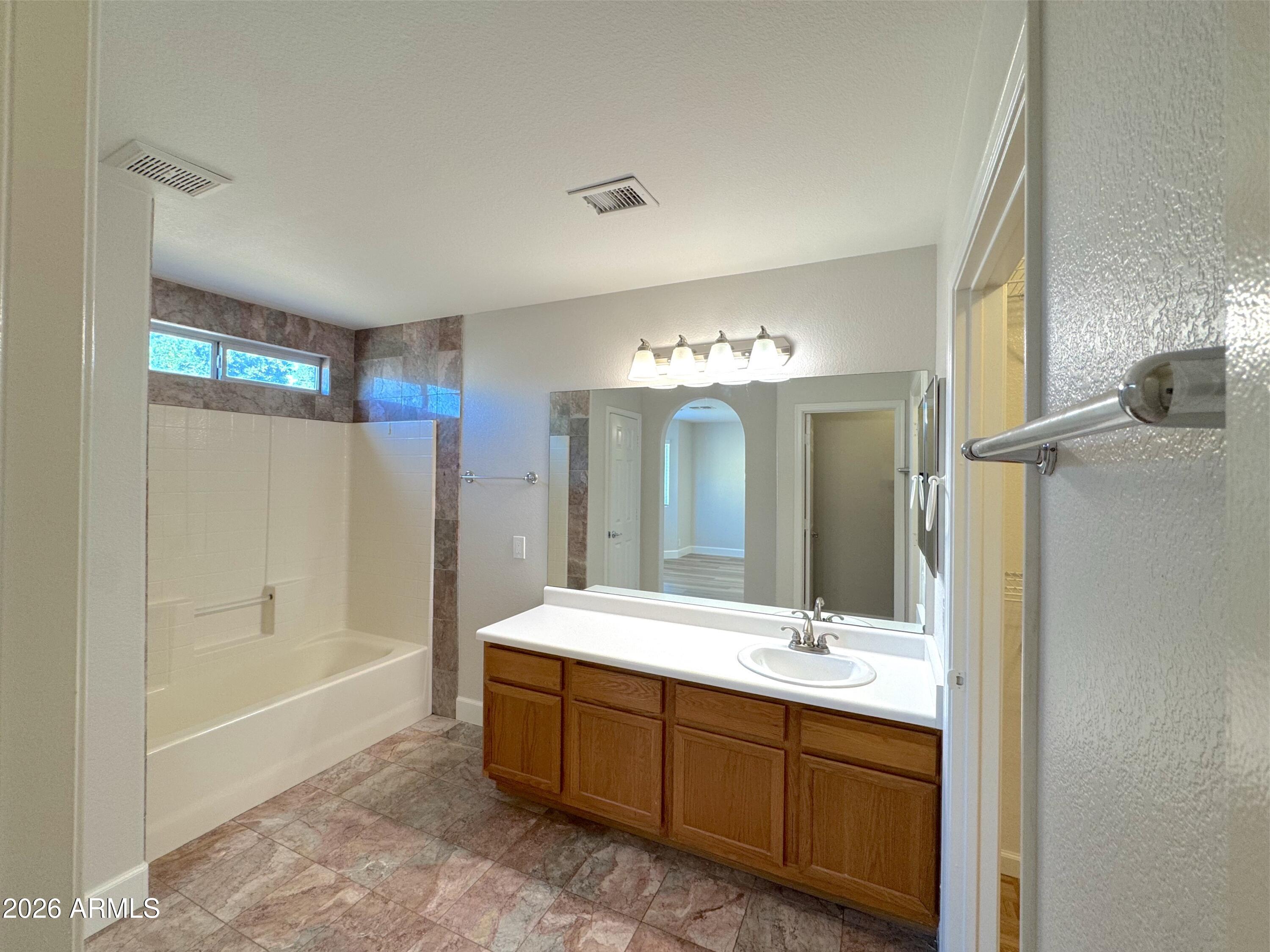 2516 E CAMELLIA Drive